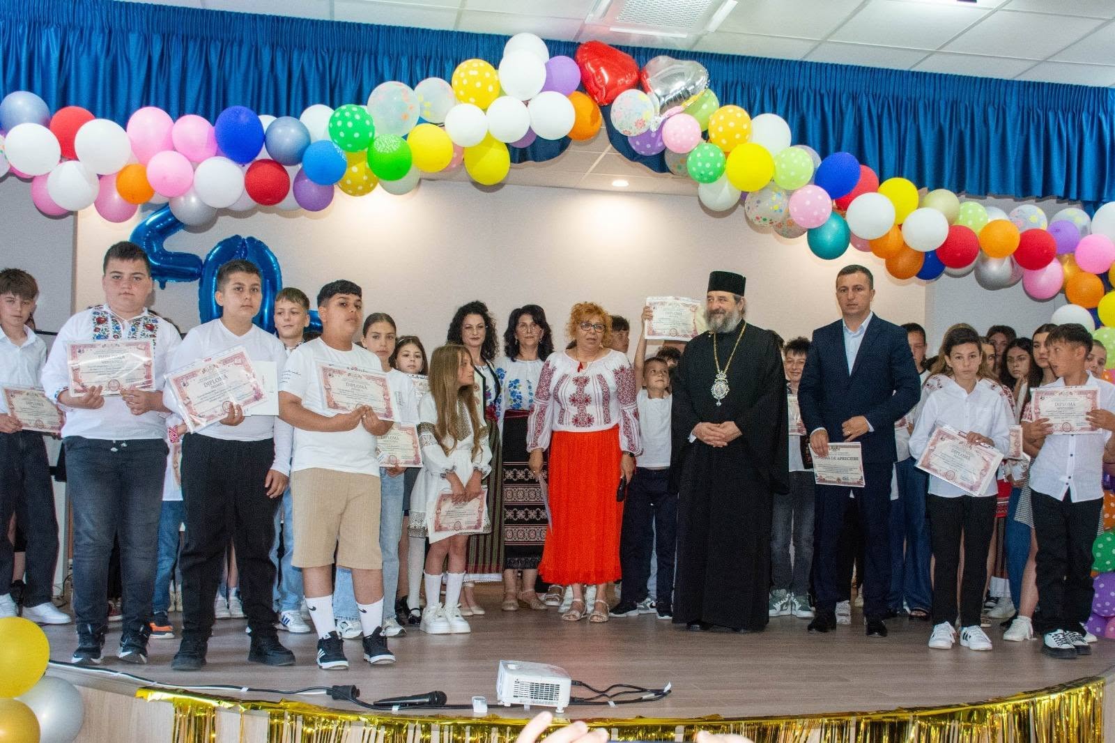 PS Nichifor Botoșăneanul, alături de profesorii și participanții Concursului „Angela Grigoraș” din Barcea