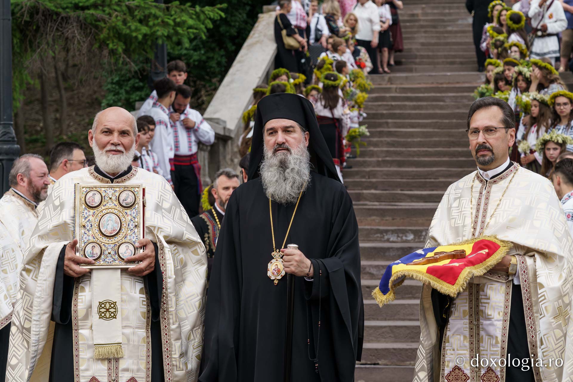 Sfântul Cuvios Cleopa de la Sihăstria, purtat în procesiune la hramul municipiului Piatra Neamț