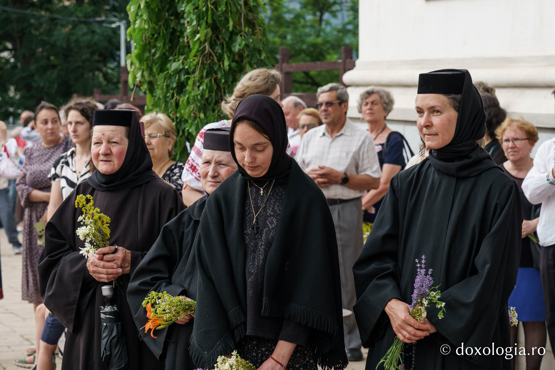 Sfântul Cuvios Cleopa de la Sihăstria, purtat în procesiune la hramul municipiului Piatra Neamț