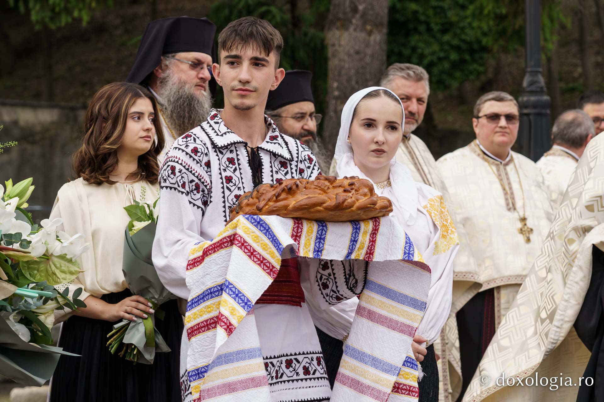 Sfântul Cuvios Cleopa de la Sihăstria, purtat în procesiune la hramul municipiului Piatra Neamț
