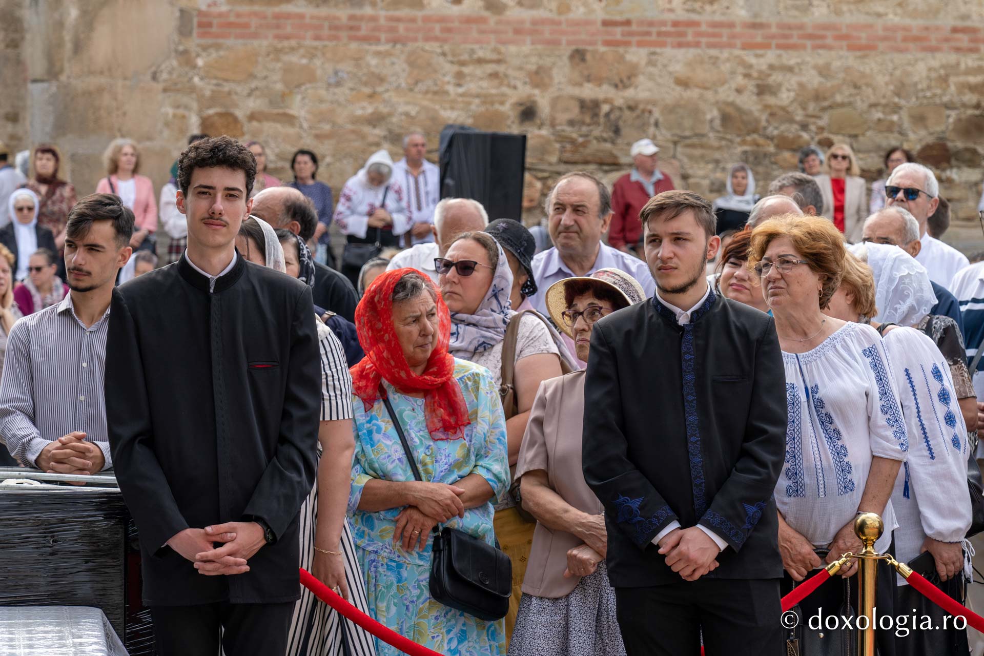 Părintele Mitropolit Teofan, la hramul orașului Piatra Neamț: „Să ne dăruiască Domnul binecuvântarea Lui, să fim îmbrăcați în armele luminii, în Iisus Hristos”