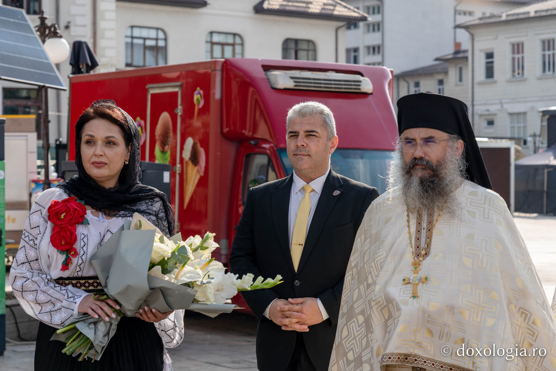 Părintele Mitropolit Teofan, la hramul orașului Piatra Neamț: „Să ne dăruiască Domnul binecuvântarea Lui, să fim îmbrăcați în armele luminii, în Iisus Hristos”