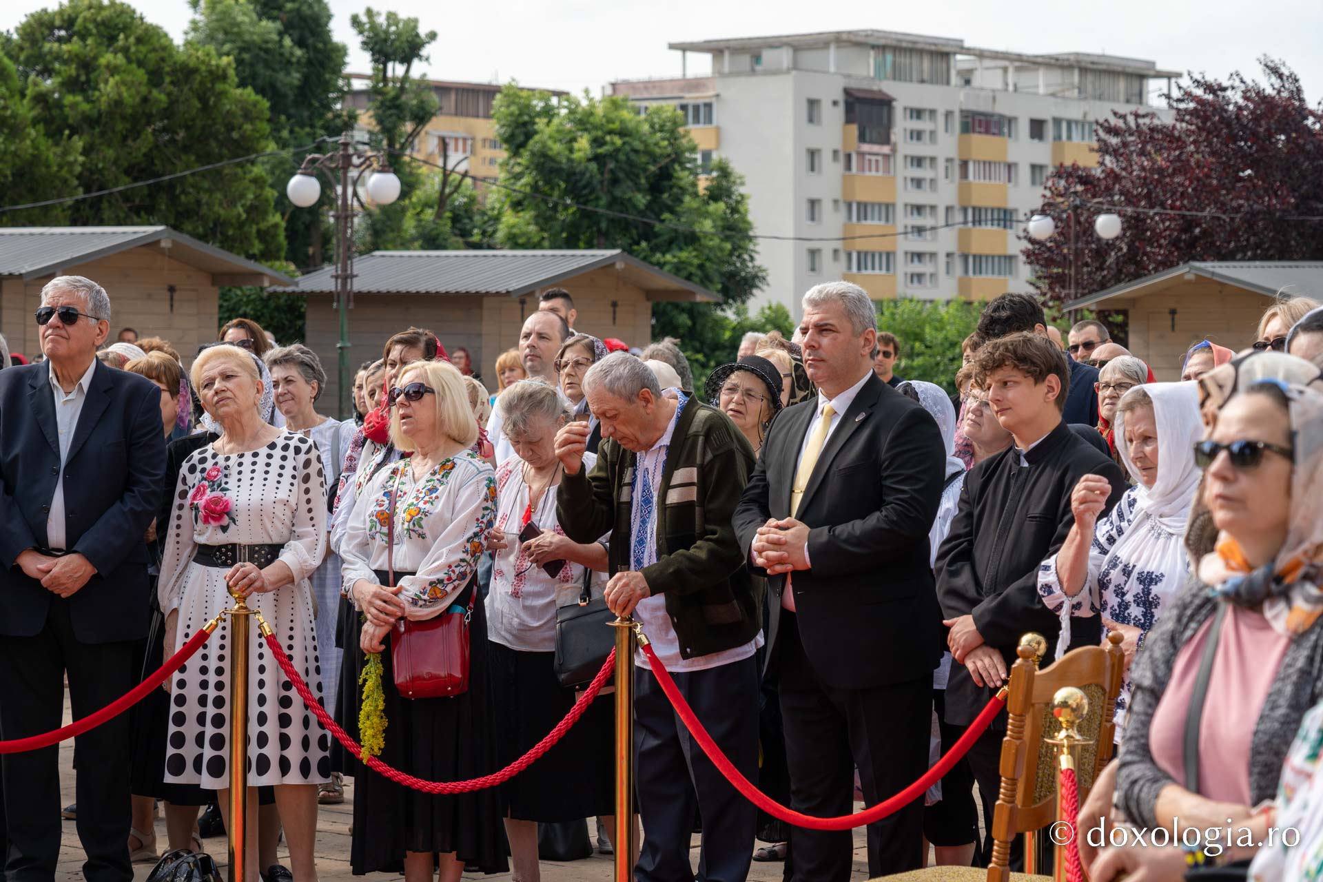 Părintele Mitropolit Teofan, la hramul orașului Piatra Neamț: „Să ne dăruiască Domnul binecuvântarea Lui, să fim îmbrăcați în armele luminii, în Iisus Hristos”