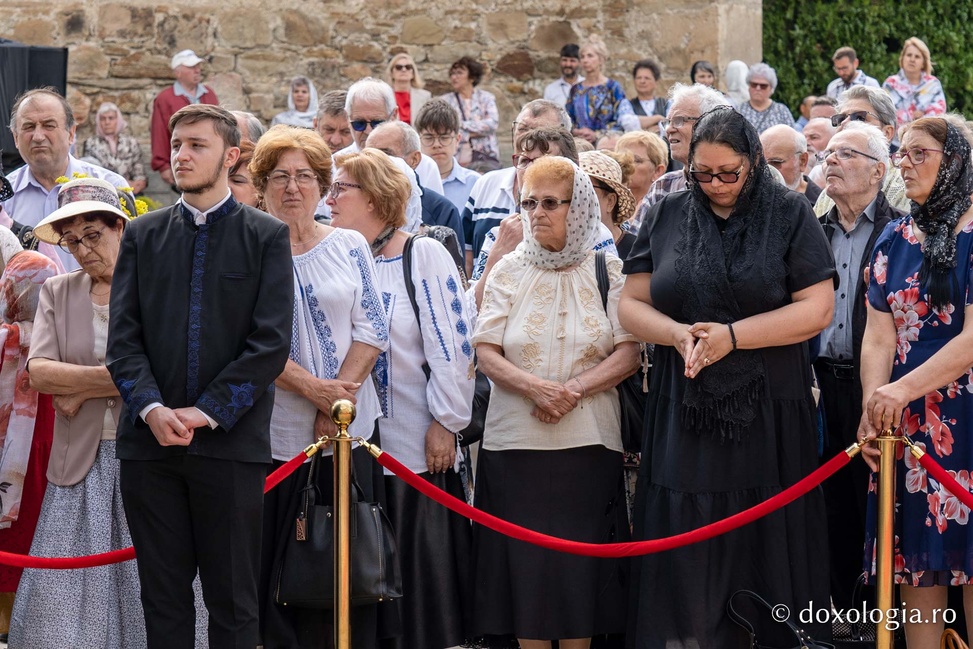 Părintele Mitropolit Teofan, la hramul orașului Piatra Neamț: „Să ne dăruiască Domnul binecuvântarea Lui, să fim îmbrăcați în armele luminii, în Iisus Hristos”