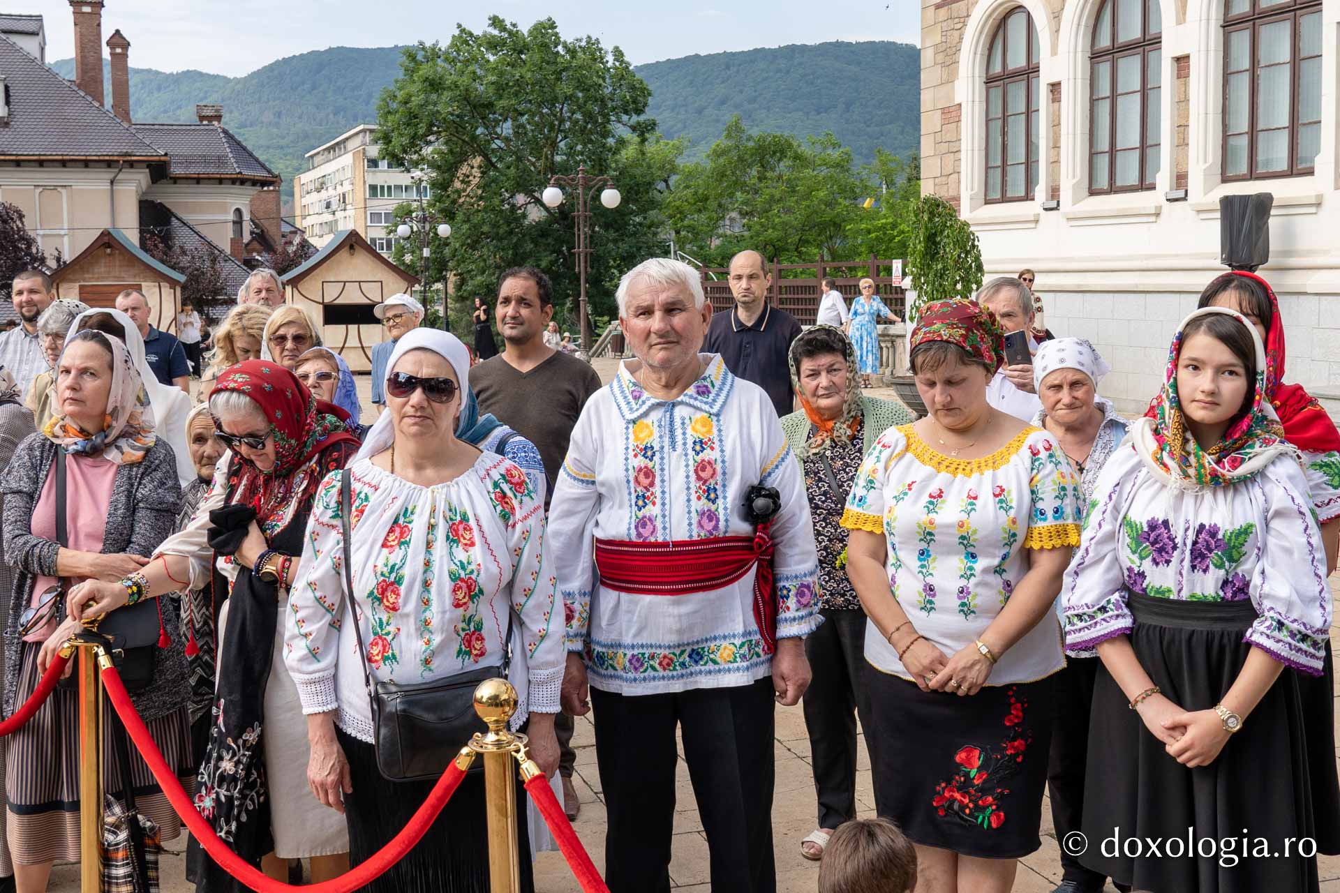 Părintele Mitropolit Teofan, la hramul orașului Piatra Neamț: „Să ne dăruiască Domnul binecuvântarea Lui, să fim îmbrăcați în armele luminii, în Iisus Hristos”