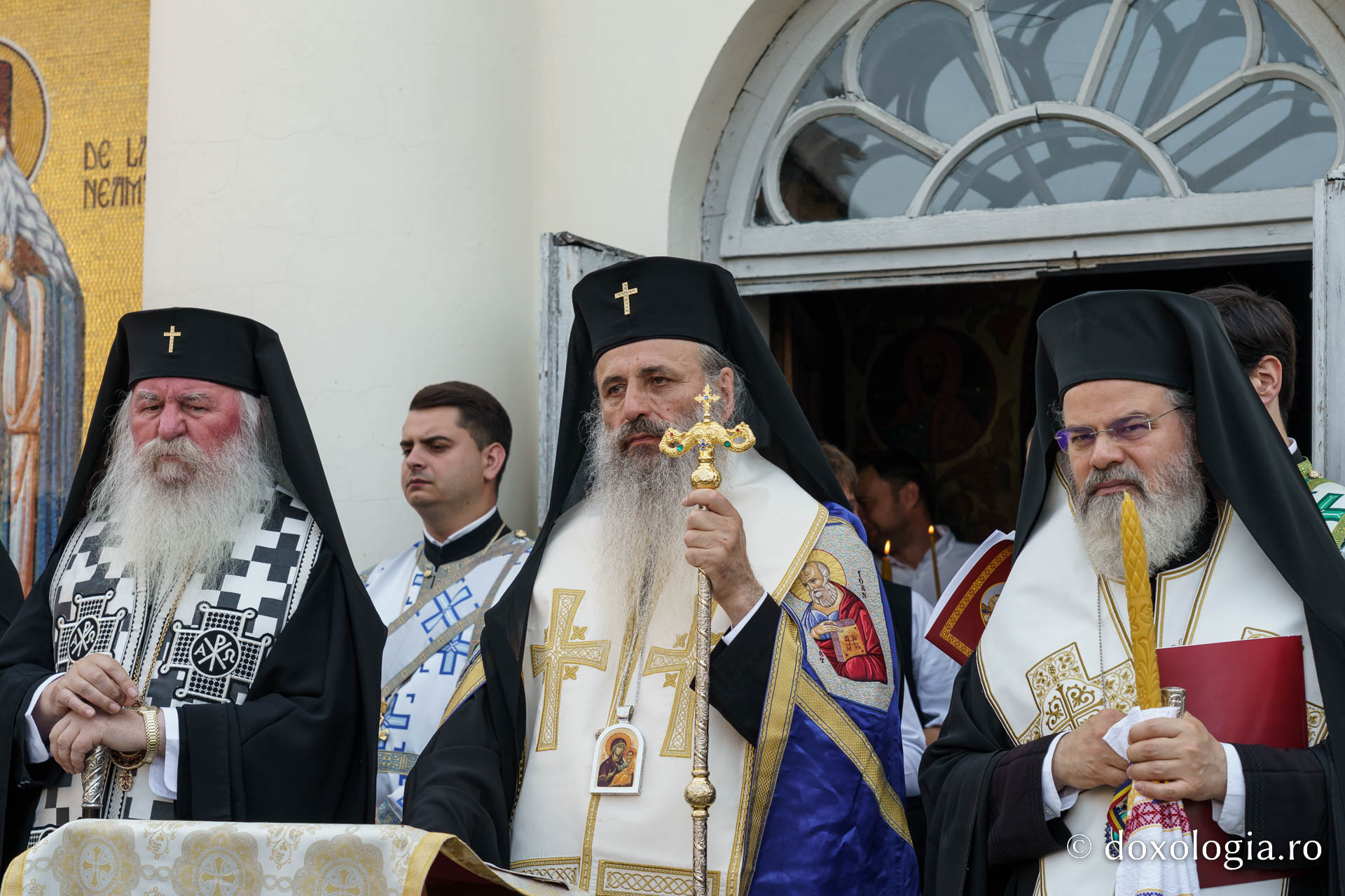 Emilian Arhiereul a fost înmormântat la Mănăstirea Neamț: „El rămâne prezent între pământeni prin faptele sale de iubire milostivă și smerită, de ajutorare a semenilor în nevoi și în necazuri”