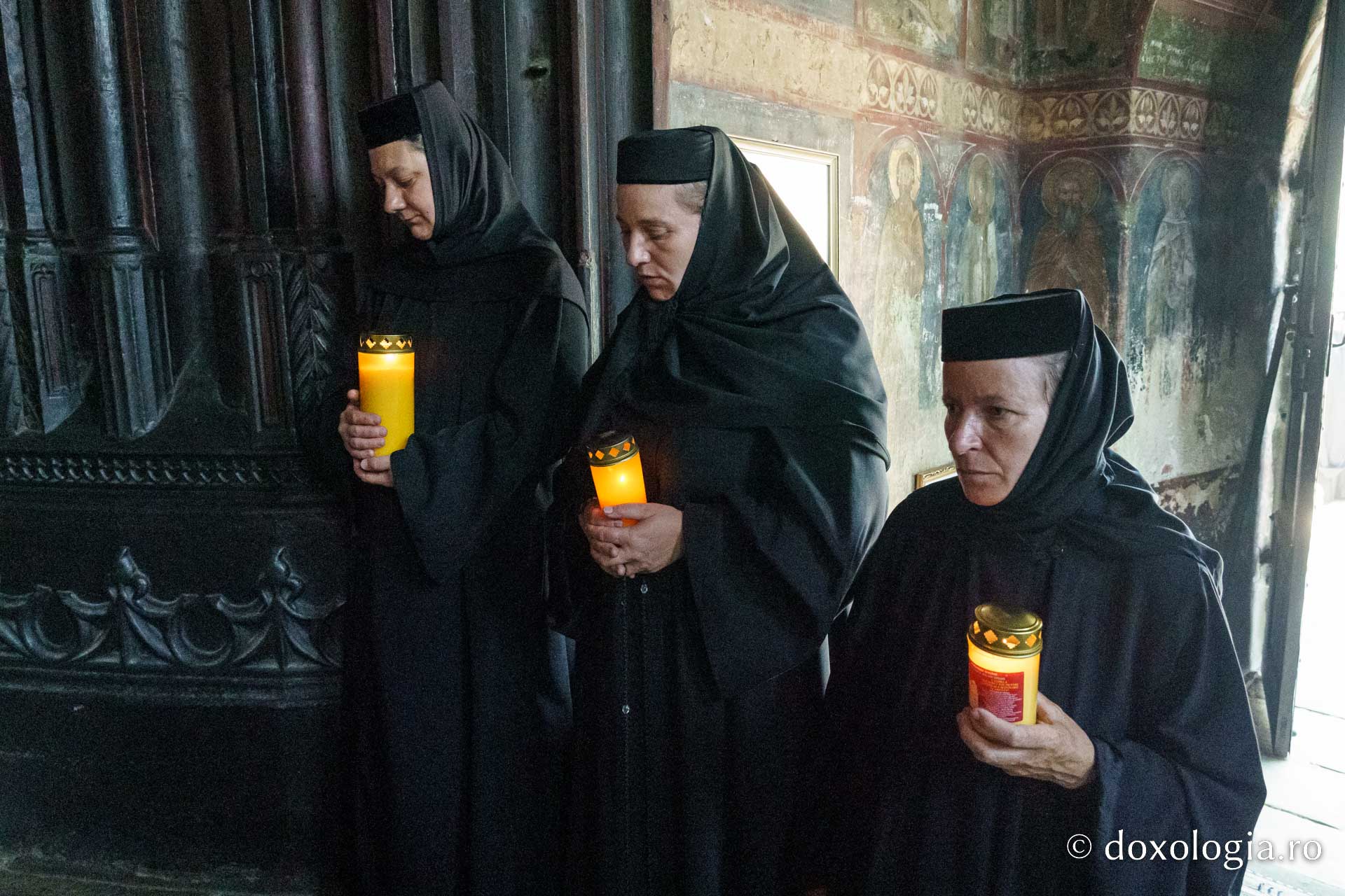 Emilian Arhiereul a fost înmormântat la Mănăstirea Neamț: „El rămâne prezent între pământeni prin faptele sale de iubire milostivă și smerită, de ajutorare a semenilor în nevoi și în necazuri”