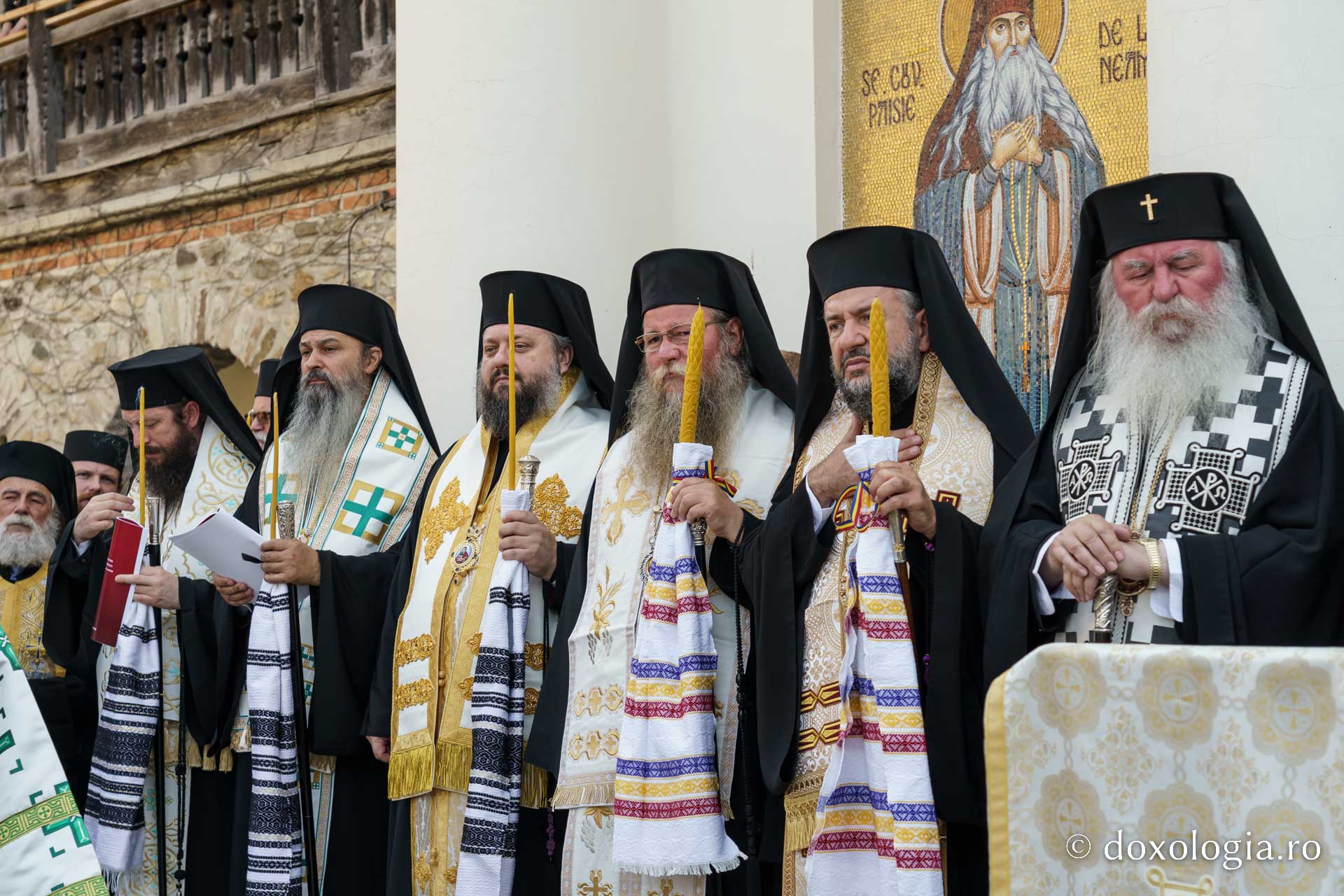 Emilian Arhiereul a fost înmormântat la Mănăstirea Neamț: „El rămâne prezent între pământeni prin faptele sale de iubire milostivă și smerită, de ajutorare a semenilor în nevoi și în necazuri”