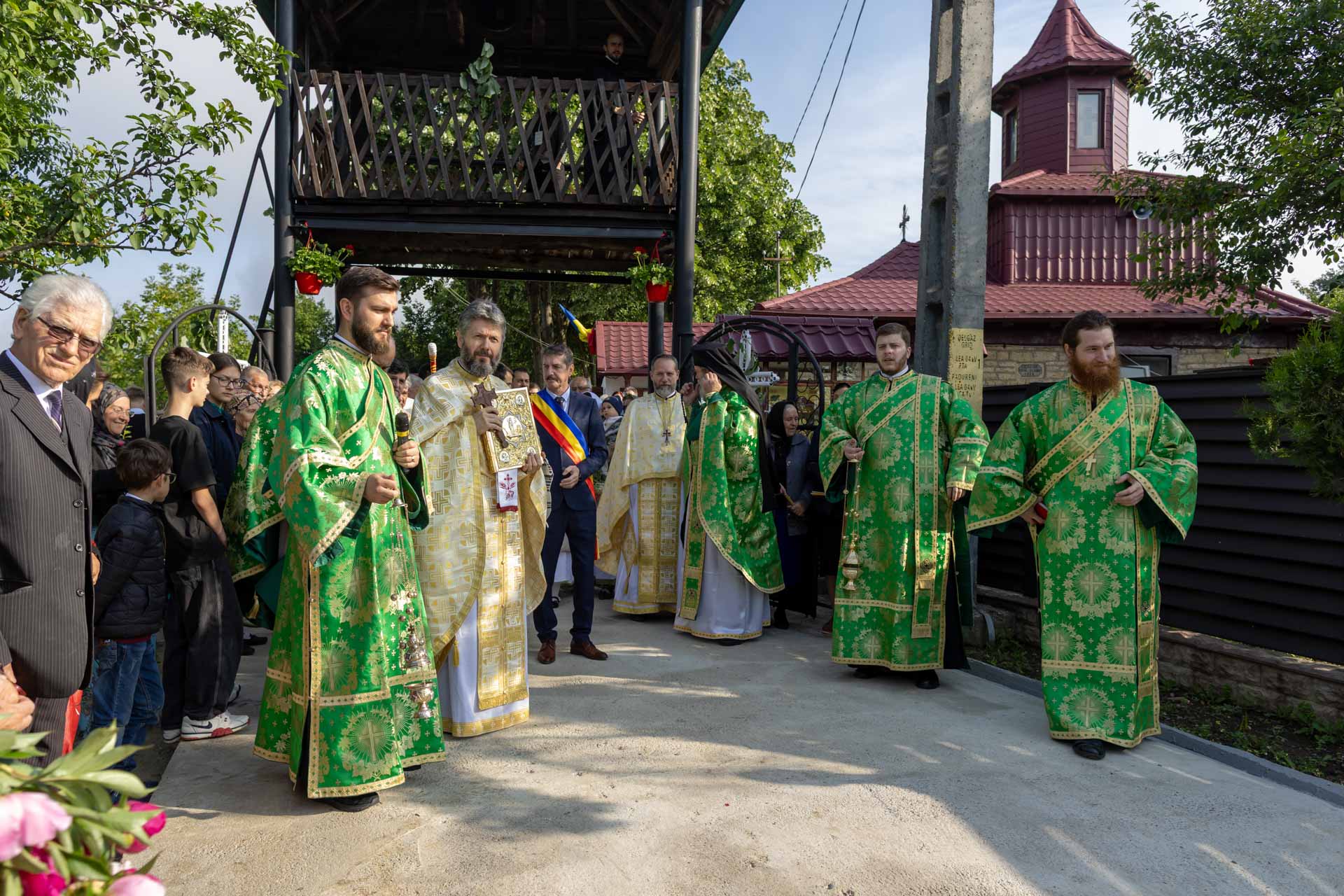 Biserica Parohiei „Sfânta Treime” din Pădureni a fost resfințită de Preasfințitul Părinte Nichifor Botoșăneanul