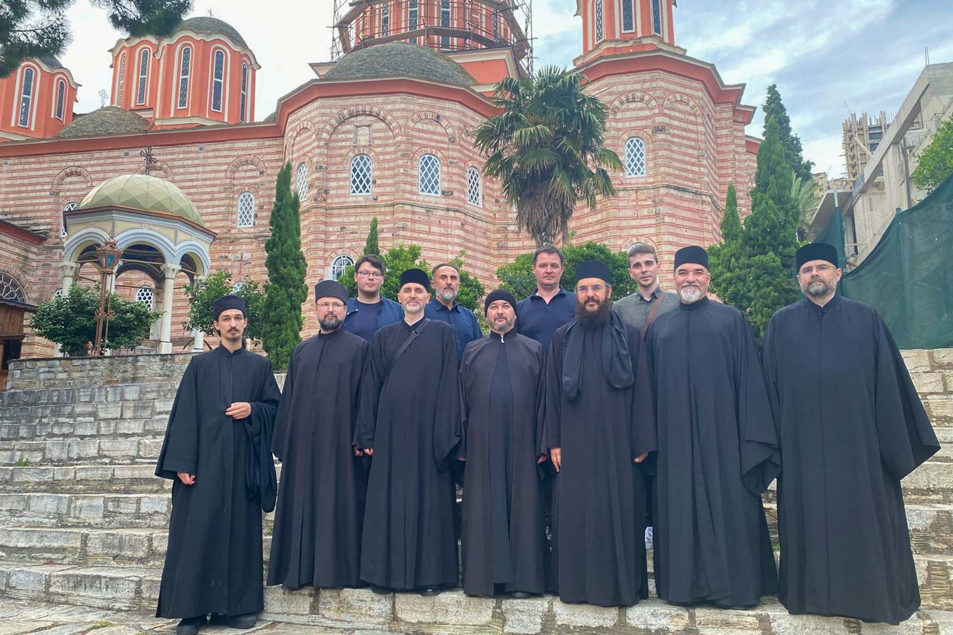 Cadre didactice ale Facultății de Teologie din Iași, în pelerinaj la Sfântul Munte Athos