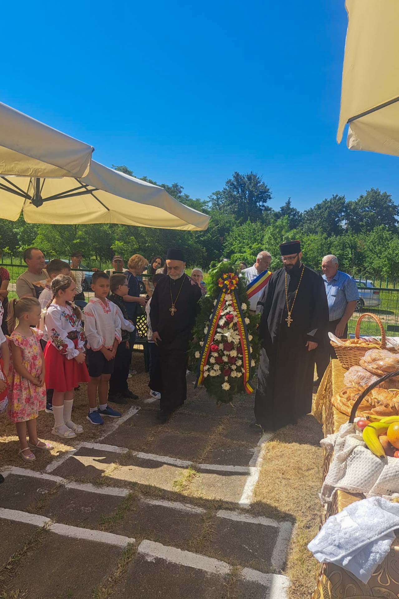 Clerici de pe ambele maluri ale Prutului au oficiat slujba de pomenire a eroilor la Stânca