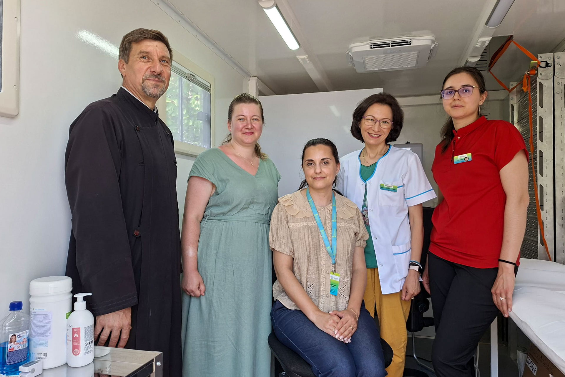 Caravană medicală la Grădinari: consultații gratuite pentru persoane vulnerabile și copii din familii defavorizate
