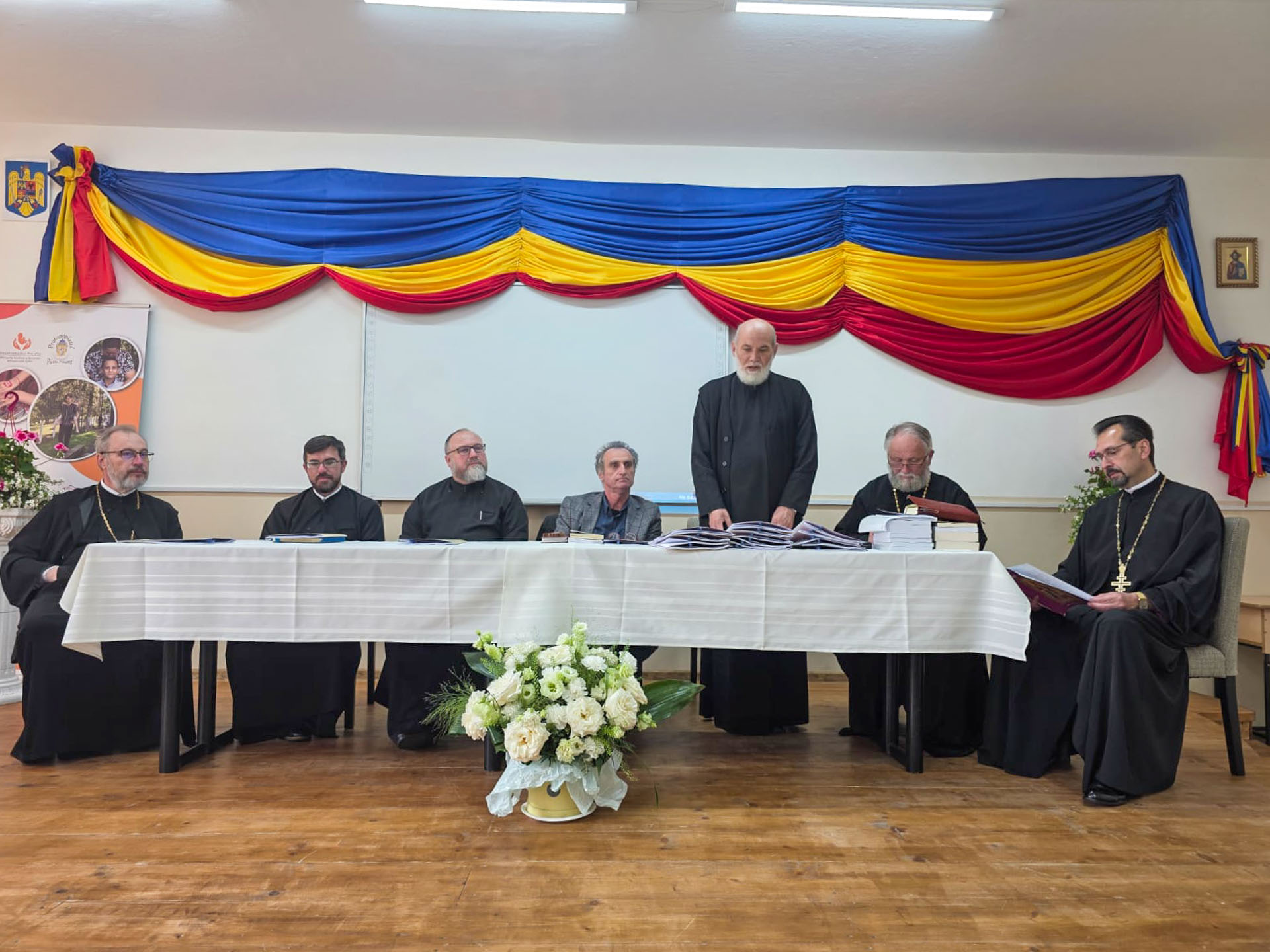 Curs festiv și binecuvântare pentru absolvenții Seminarului Teologic de la Mănăstirea Neamț