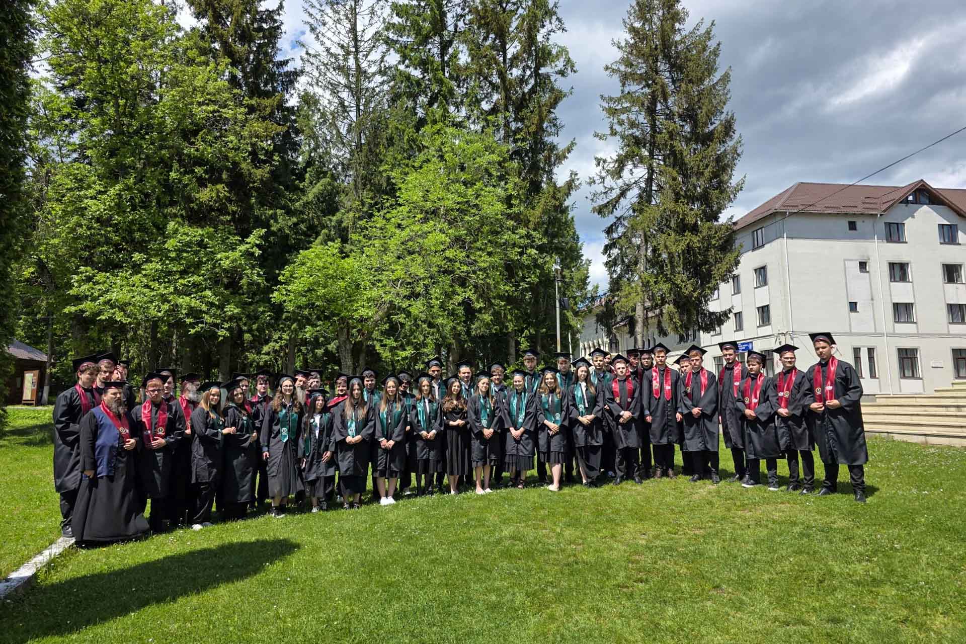 Curs festiv și binecuvântare pentru absolvenții Seminarului Teologic de la Mănăstirea Neamț