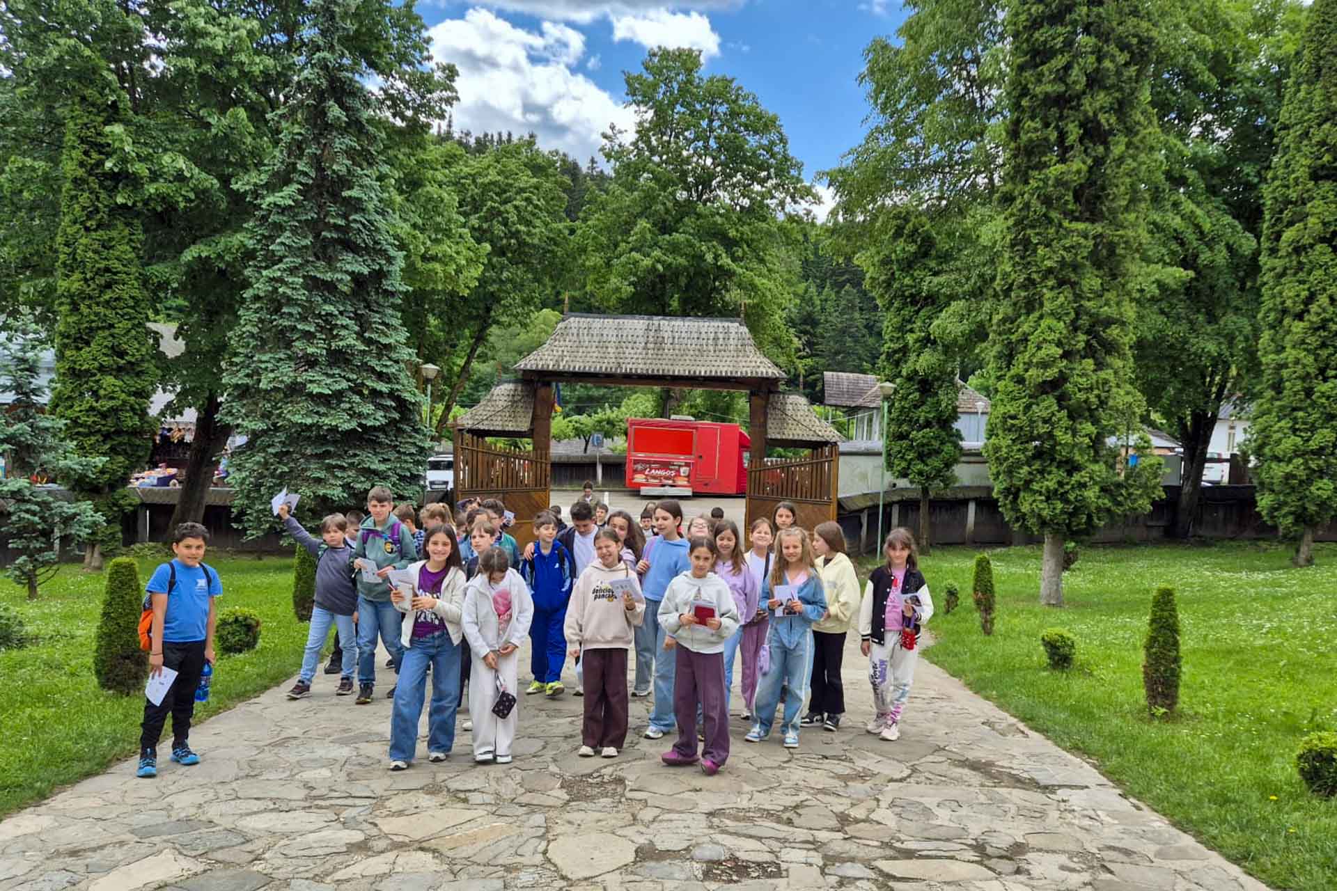 Elevii Liceului Teoretic „Varlaam Mitropolitul”, în pelerinaj educativ la Mănăstirea Secu
