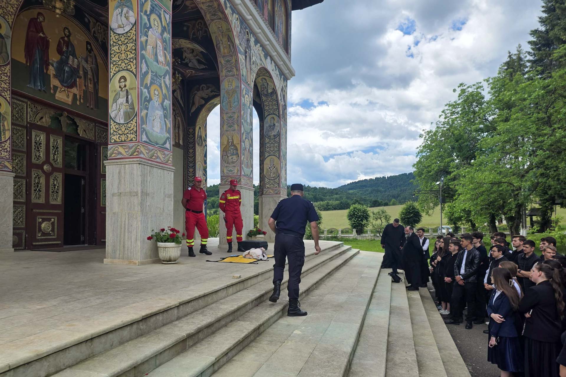 Lecție de prim ajutor și responsabilitate la Seminarul Teologic de la Mănăstirea Neamț