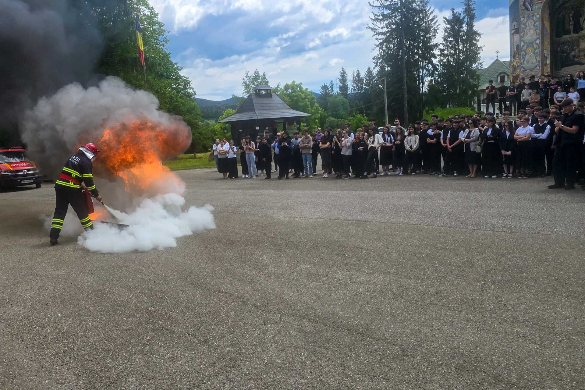 Lecție de prim ajutor și responsabilitate la Seminarul Teologic de la Mănăstirea Neamț