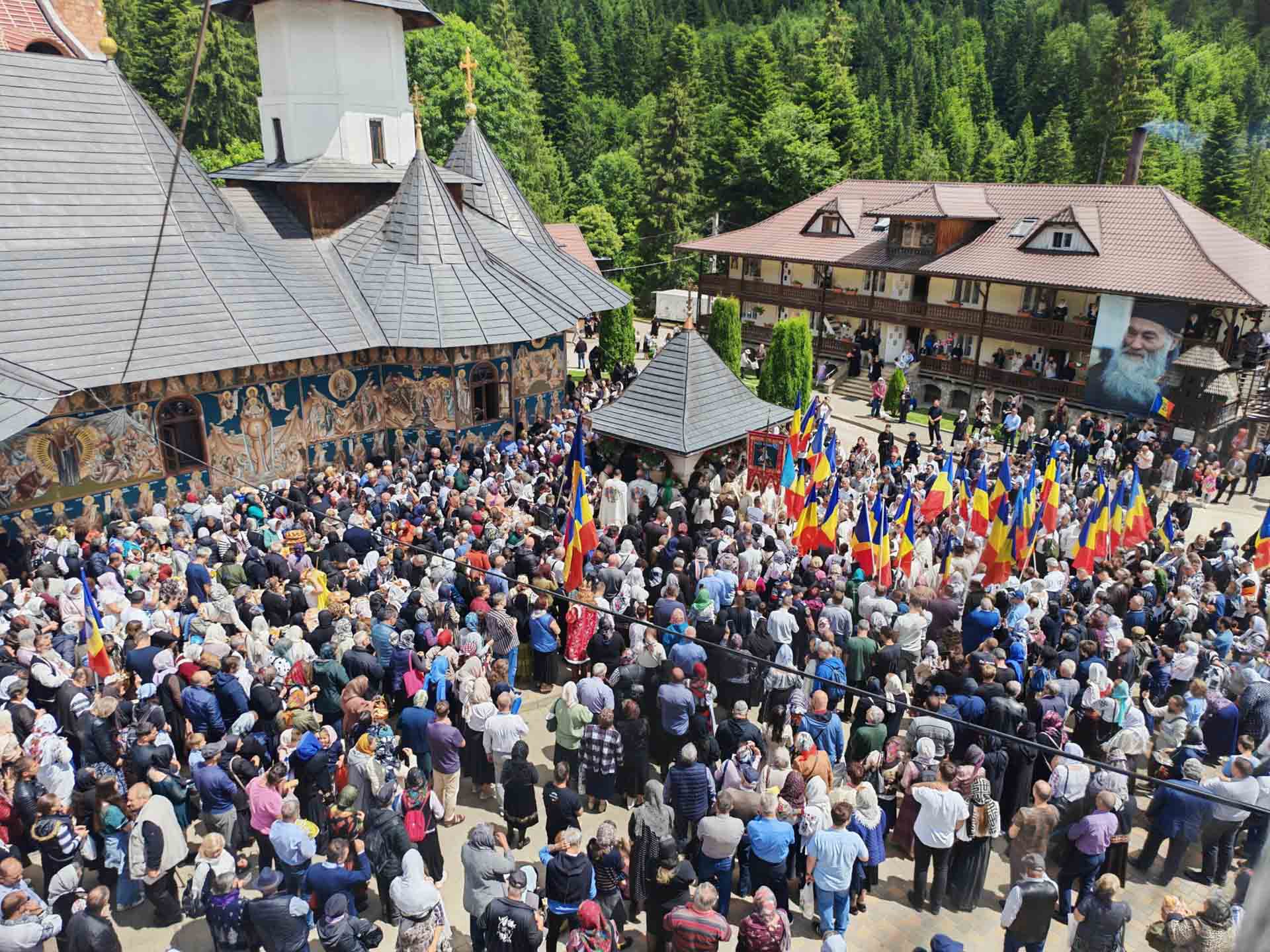Numeroși pelerini l-au pomenit pe Părintele Iustin Pârvu la 13 ani de la trecerea sa la Domnul