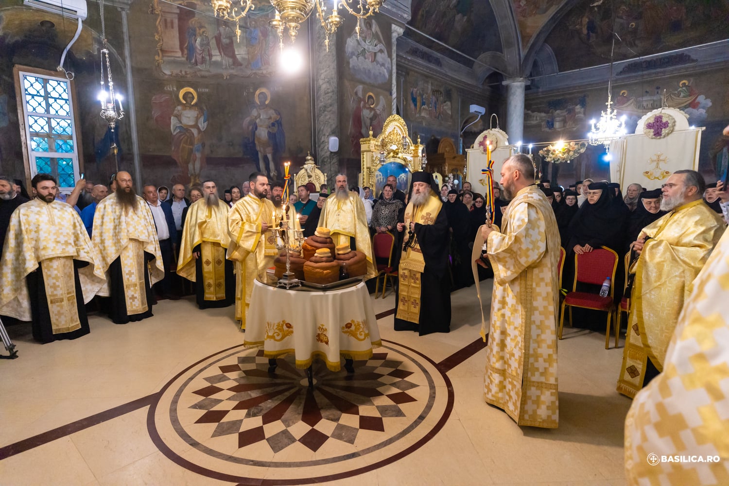 Priveghere la Mănăstirea Pasărea în ajunul canonizării locale ale Sfintelor Cuvioase Elisabeta și Filofteia