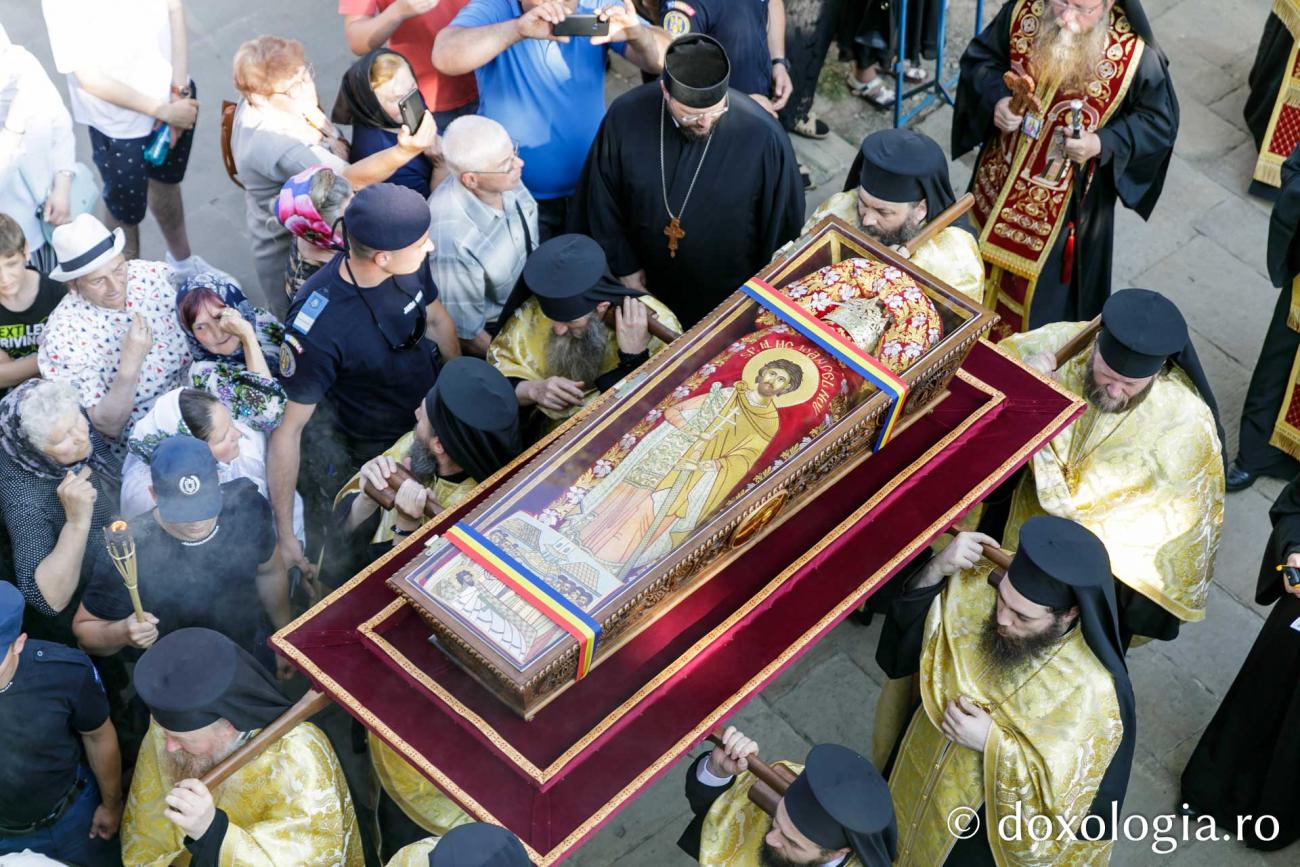 Procesiune cu moaștele Sf. Ioan cel Nou de la Suceava