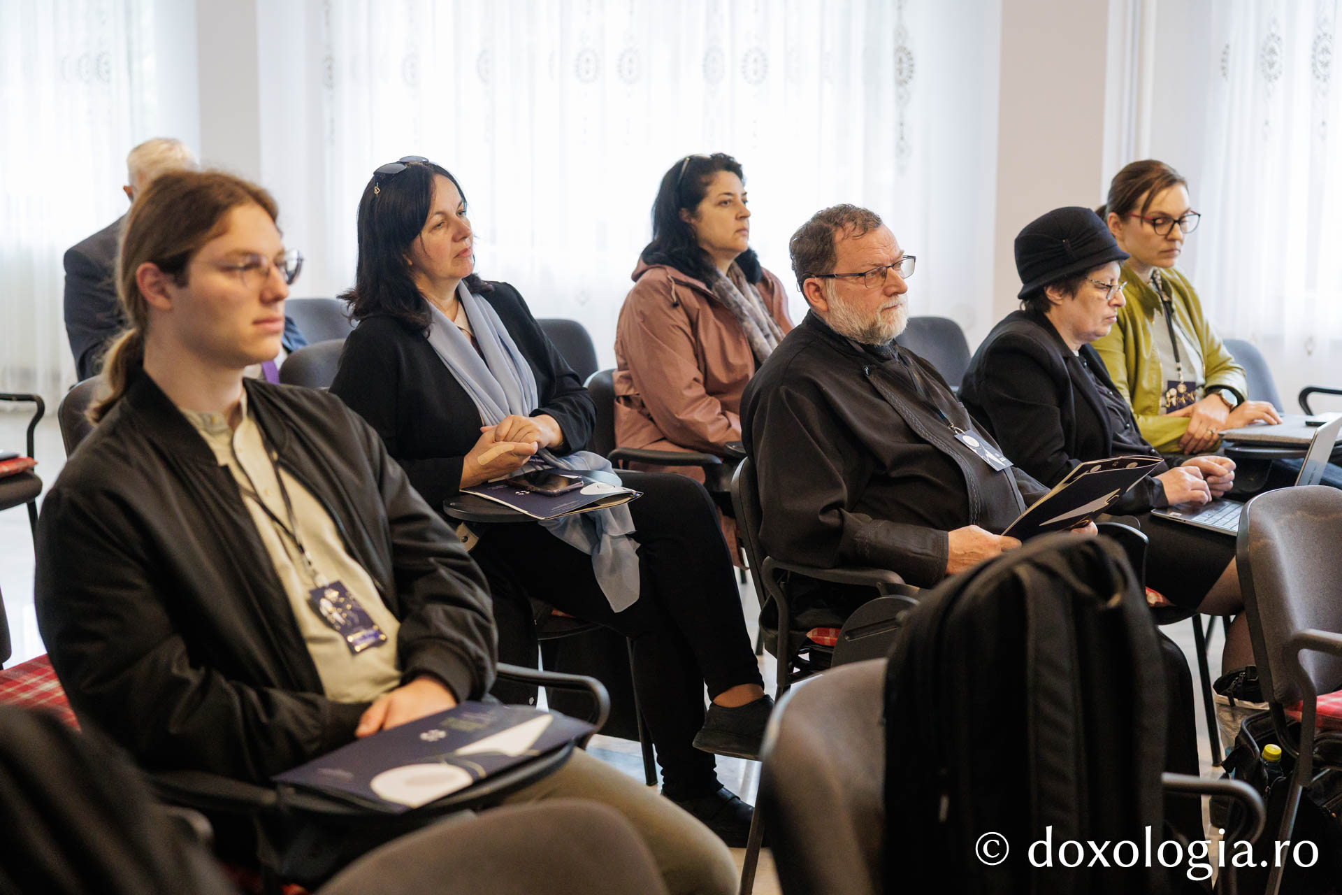 Profesori și cercetători din întreaga țară s-au întâlnit pentru a discuta despre sfințenie, la Simpozionul „Teologie și mărturie creștină în dialog”