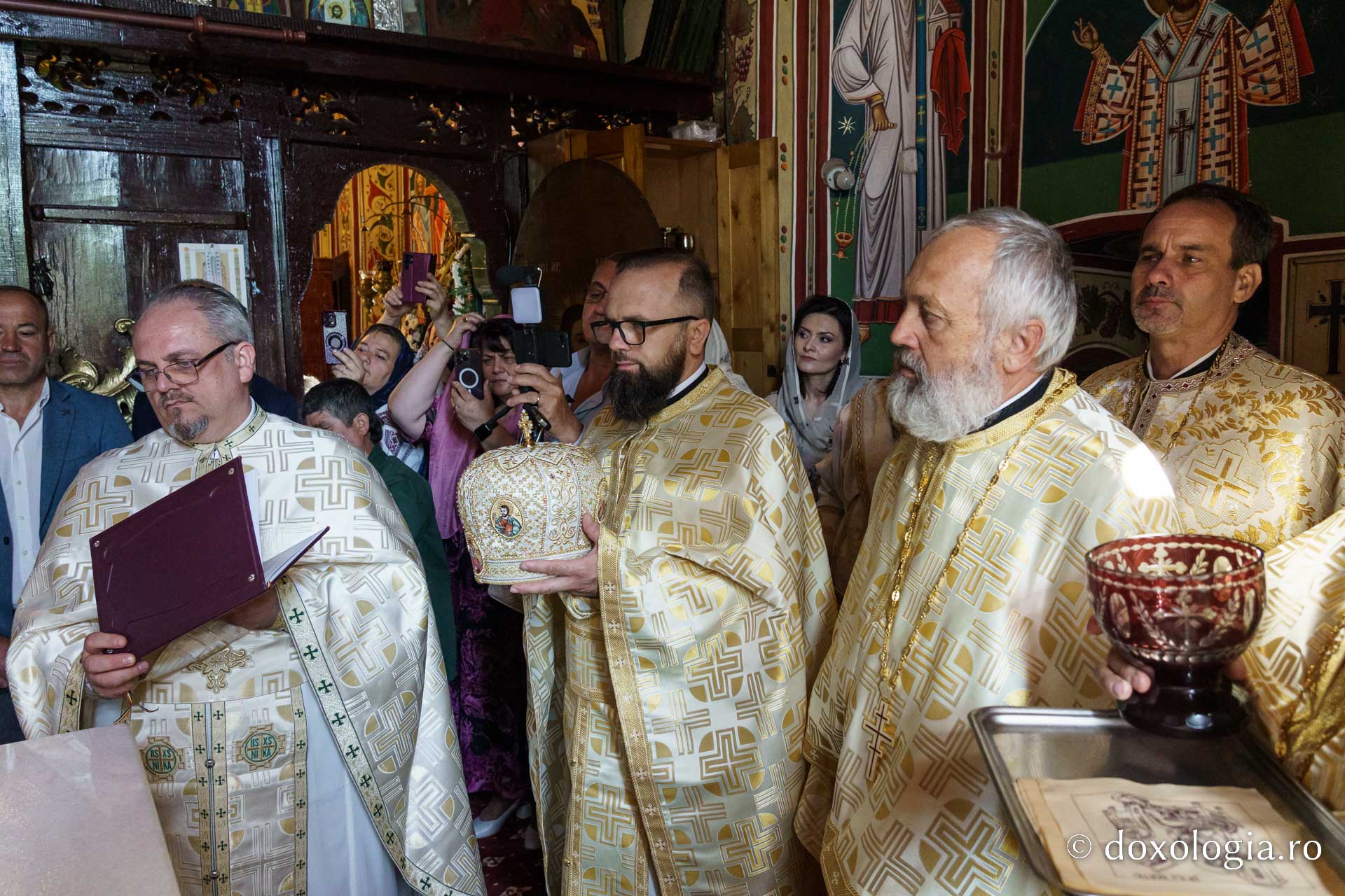 O nouă filă de istorie pentru Biserica din Popești. Sfântul lăcaș, resfințit de Mitropolitul Moldovei și Bucovinei