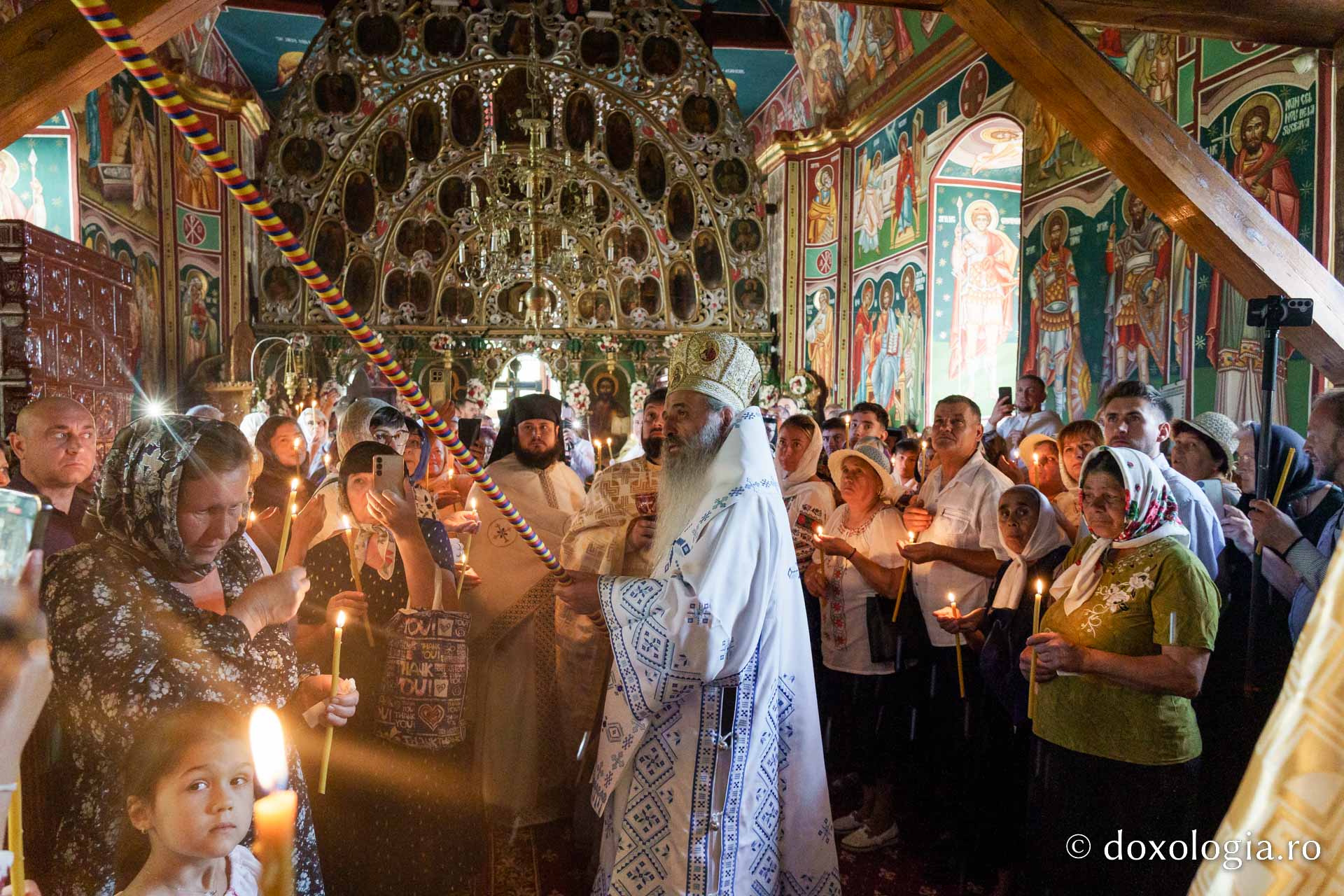 O nouă filă de istorie pentru Biserica din Popești. Sfântul lăcaș, resfințit de Mitropolitul Moldovei și Bucovinei