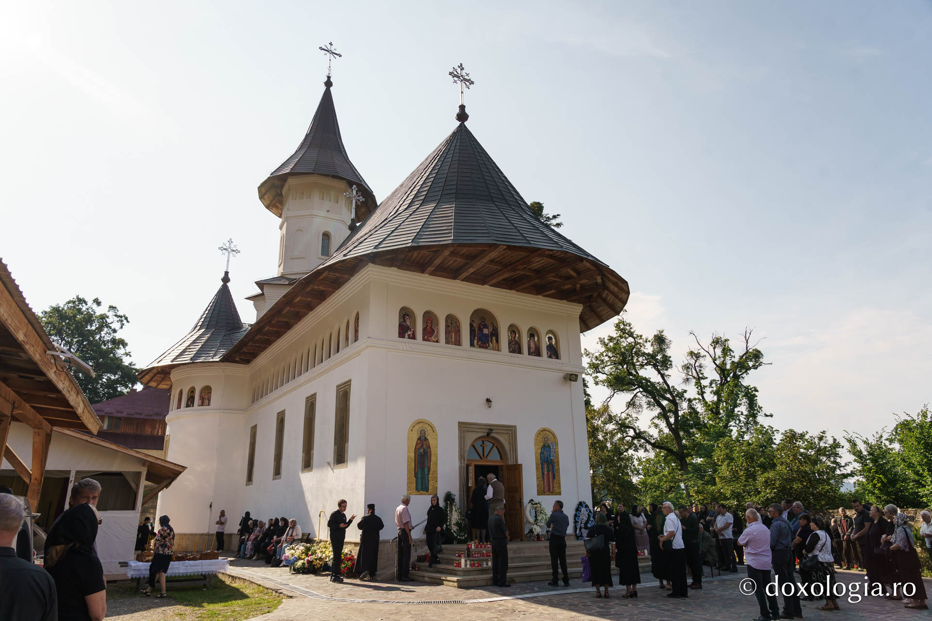Starețul Mănăstirii Bisericani, protos. Serafim Mihali, a fost înmormântat
