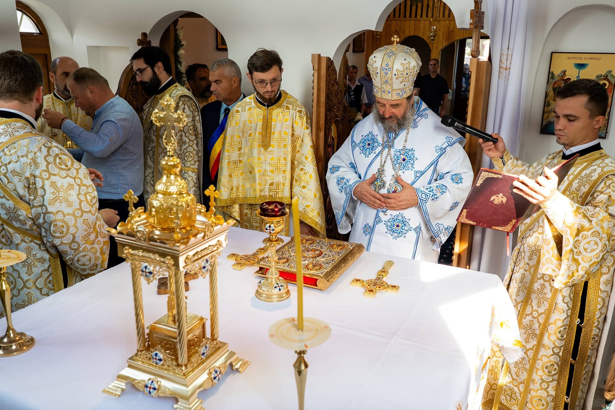 Biserica Parohiei Călugărenii Noi din județul Botoșani a primit veșmânt de har
