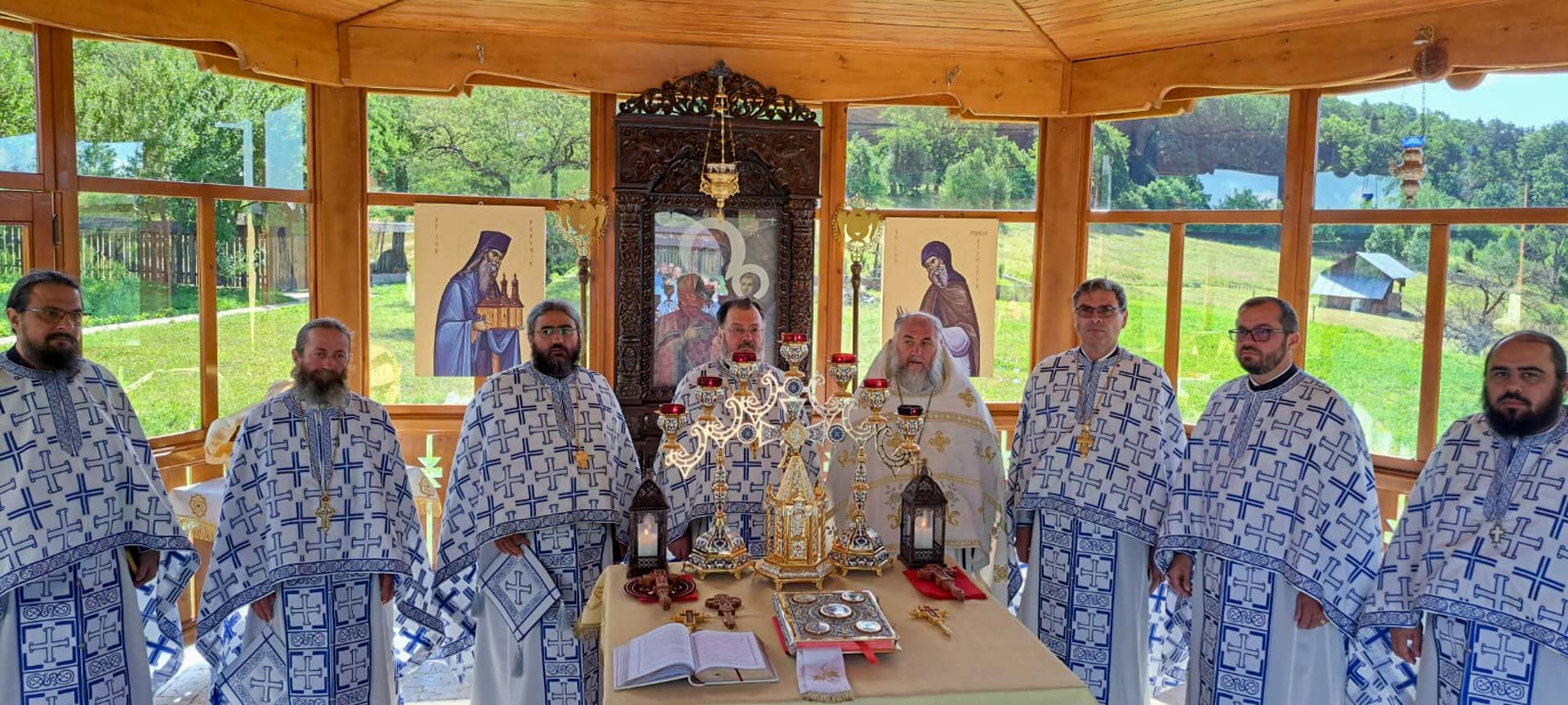 Hramul închinat Sfântului Cuvios Atanasie Athonitul, sărbătorit la Schitul Pocrov