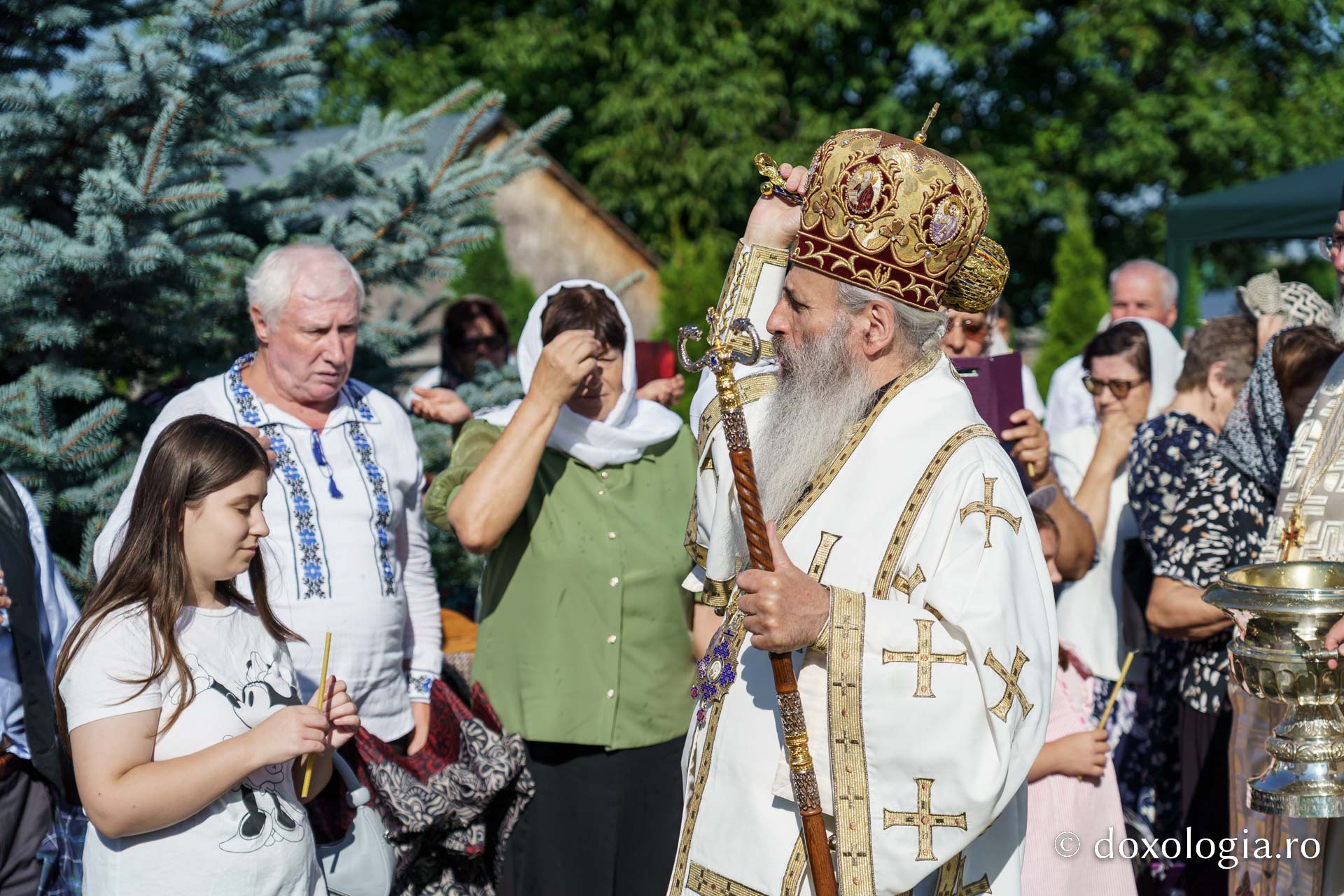 IPS Teofan a resfințit biserica Parohiei Rădeni, închinată Sfântului Mare Mucenic Serghie