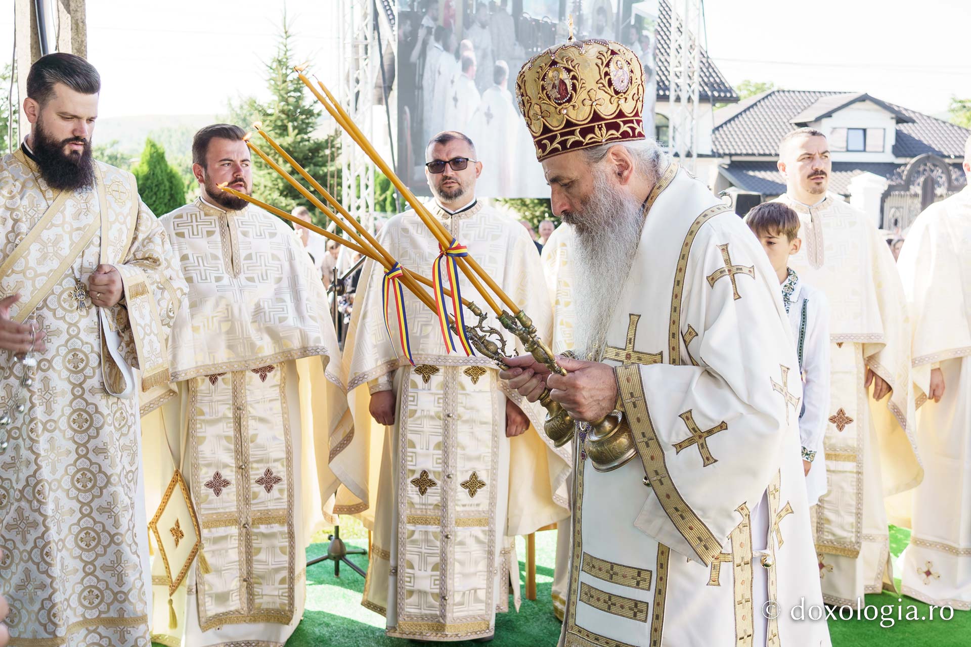 IPS Teofan a resfințit biserica Parohiei Rădeni, închinată Sfântului Mare Mucenic Serghie