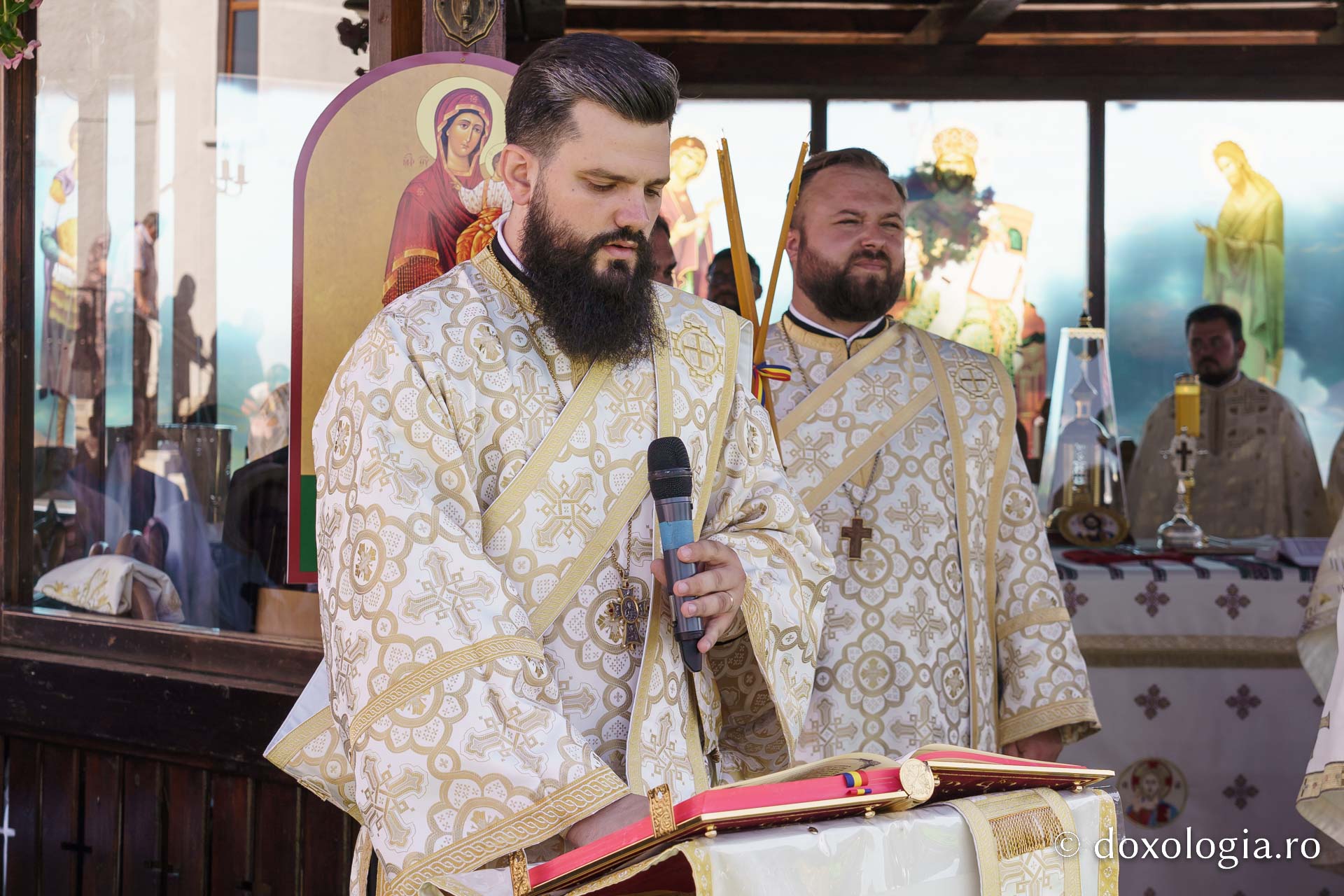 IPS Teofan a resfințit biserica Parohiei Rădeni, închinată Sfântului Mare Mucenic Serghie