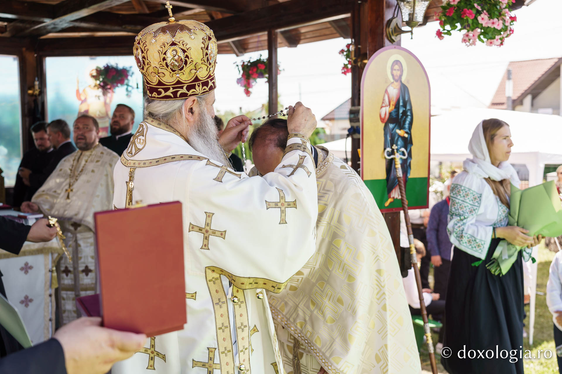IPS Teofan a resfințit biserica Parohiei Rădeni, închinată Sfântului Mare Mucenic Serghie