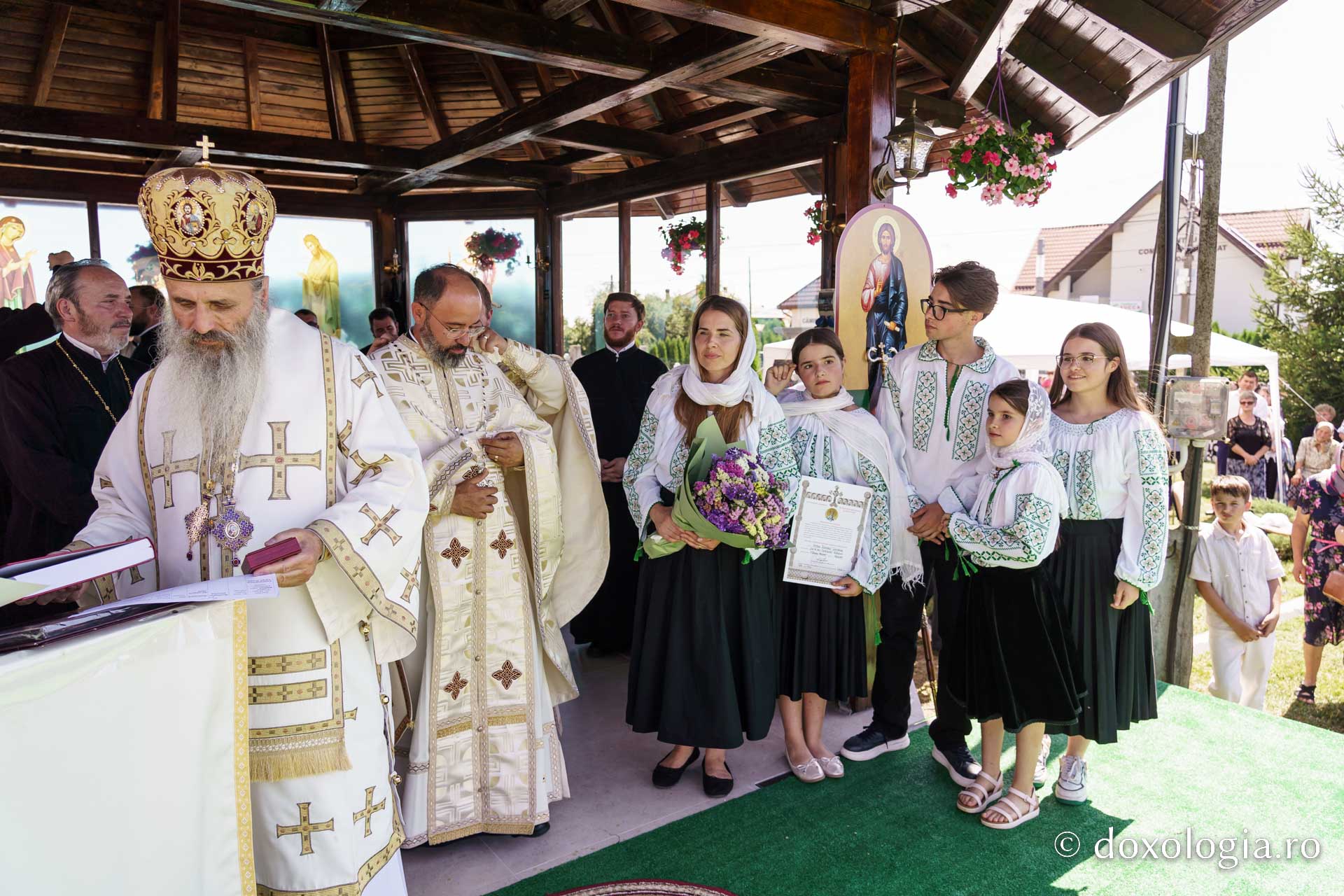IPS Teofan a resfințit biserica Parohiei Rădeni, închinată Sfântului Mare Mucenic Serghie