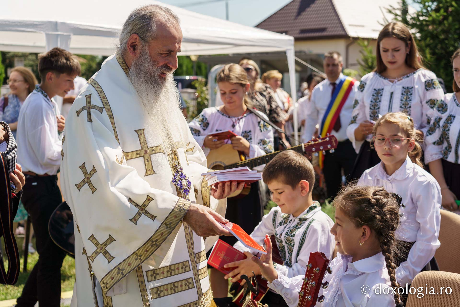 IPS Teofan a resfințit biserica Parohiei Rădeni, închinată Sfântului Mare Mucenic Serghie