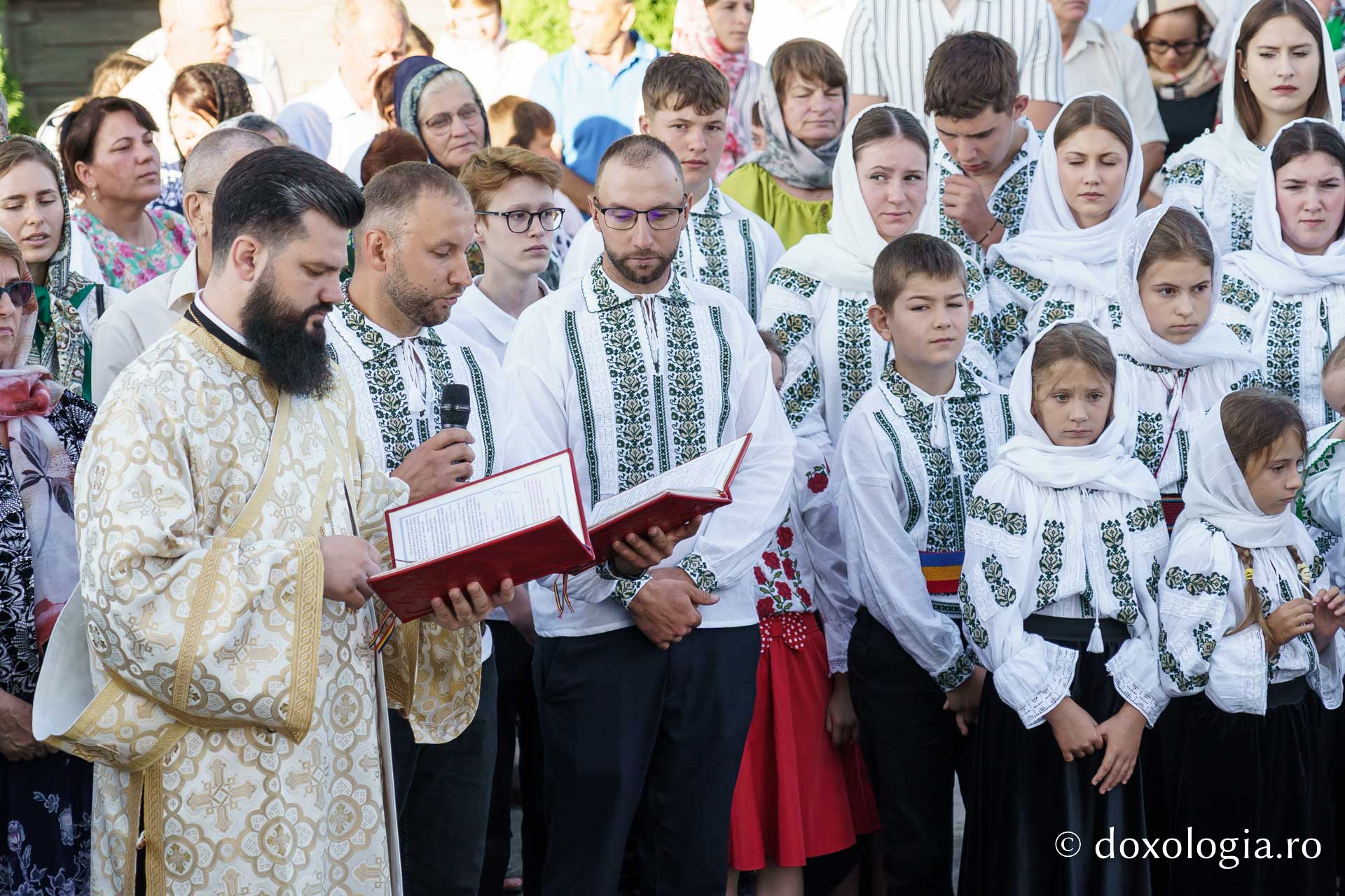 IPS Teofan a resfințit biserica Parohiei Rădeni, închinată Sfântului Mare Mucenic Serghie