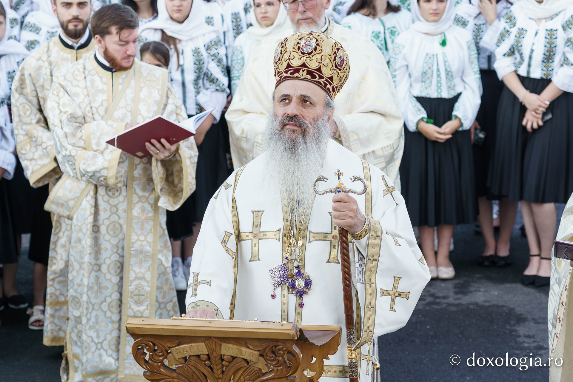 IPS Teofan a resfințit biserica Parohiei Rădeni, închinată Sfântului Mare Mucenic Serghie