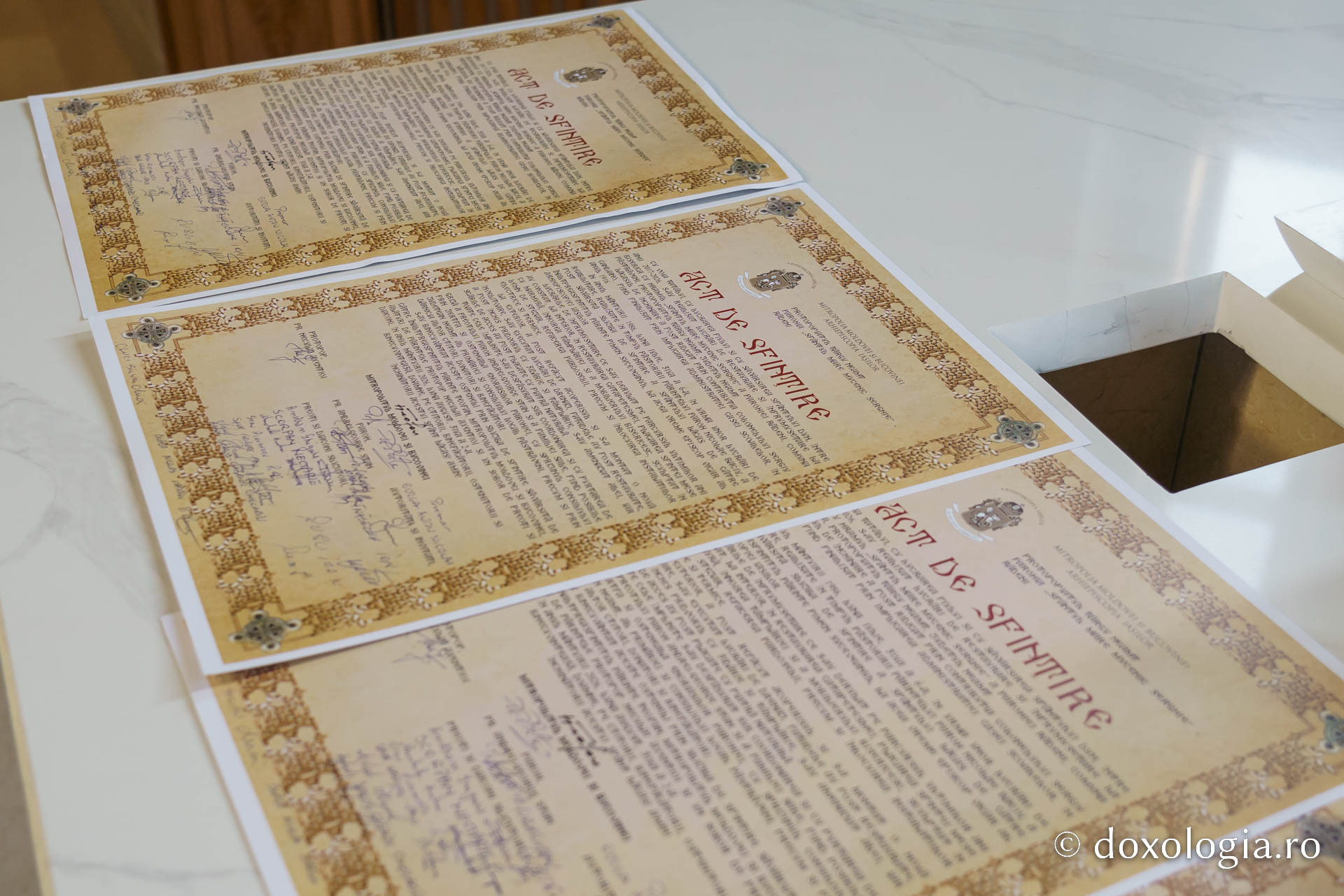 IPS Teofan a resfințit biserica Parohiei Rădeni, închinată Sfântului Mare Mucenic Serghie