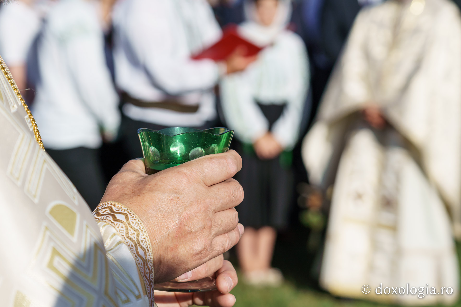 IPS Teofan a resfințit biserica Parohiei Rădeni, închinată Sfântului Mare Mucenic Serghie