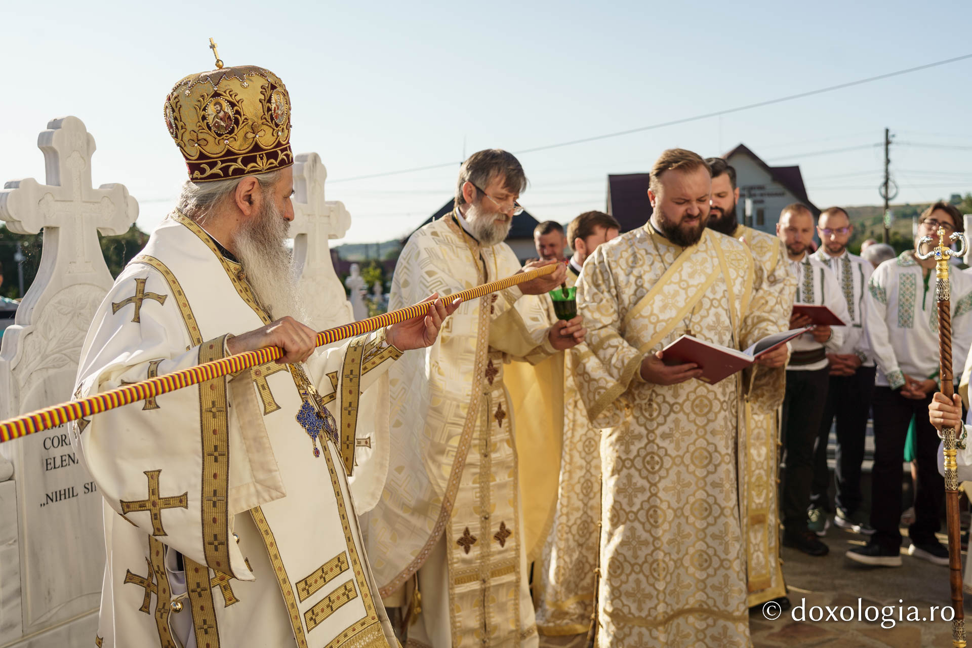 IPS Teofan a resfințit biserica Parohiei Rădeni, închinată Sfântului Mare Mucenic Serghie