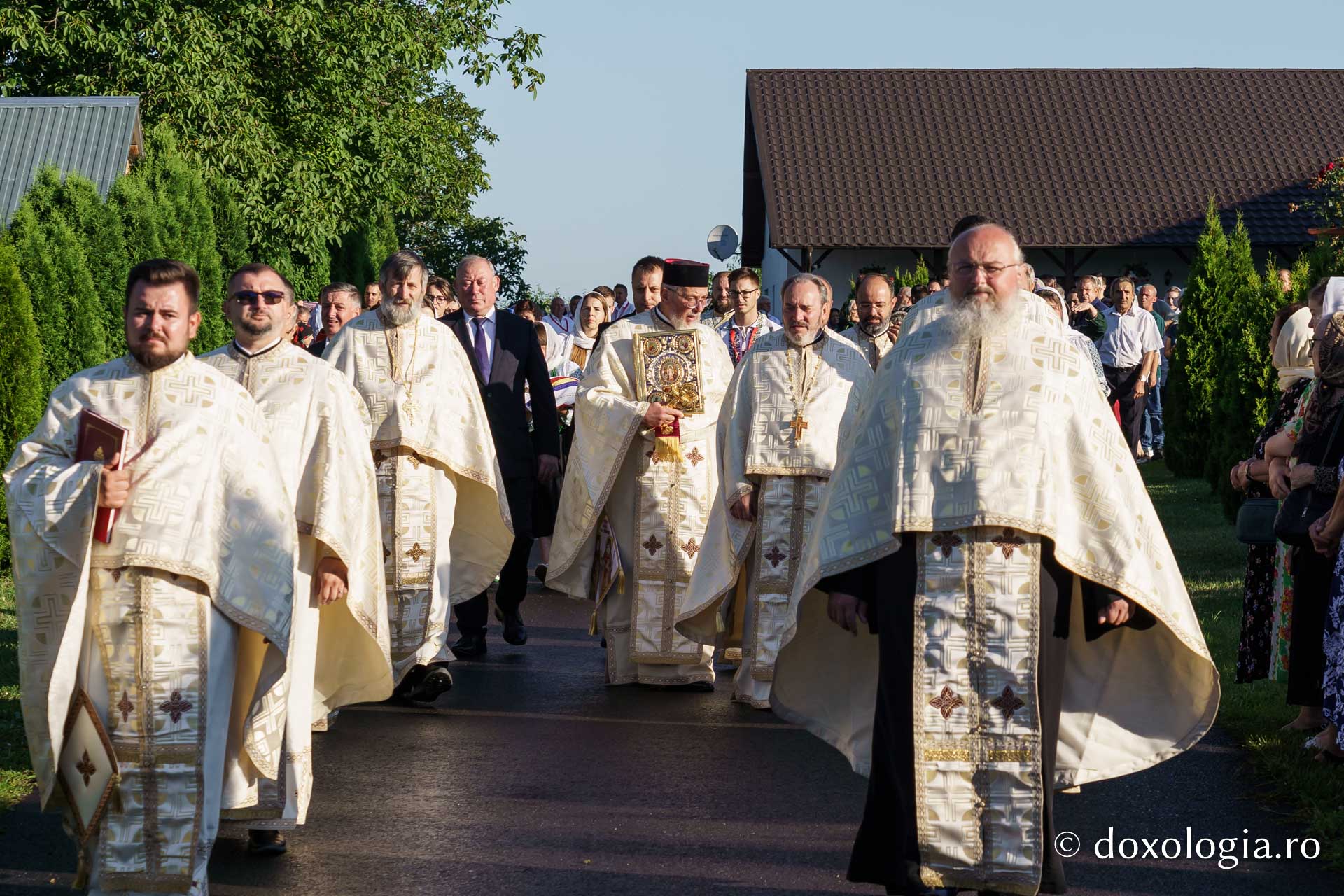 IPS Teofan a resfințit biserica Parohiei Rădeni, închinată Sfântului Mare Mucenic Serghie