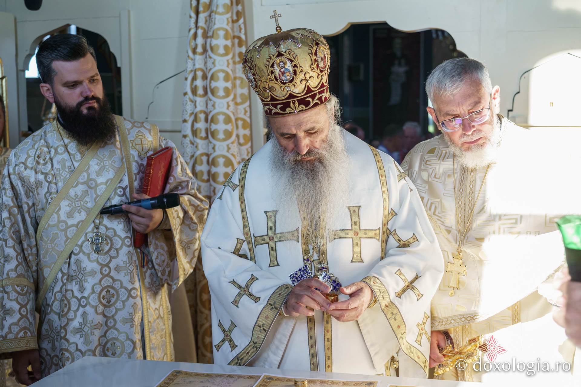 IPS Teofan a resfințit biserica Parohiei Rădeni, închinată Sfântului Mare Mucenic Serghie