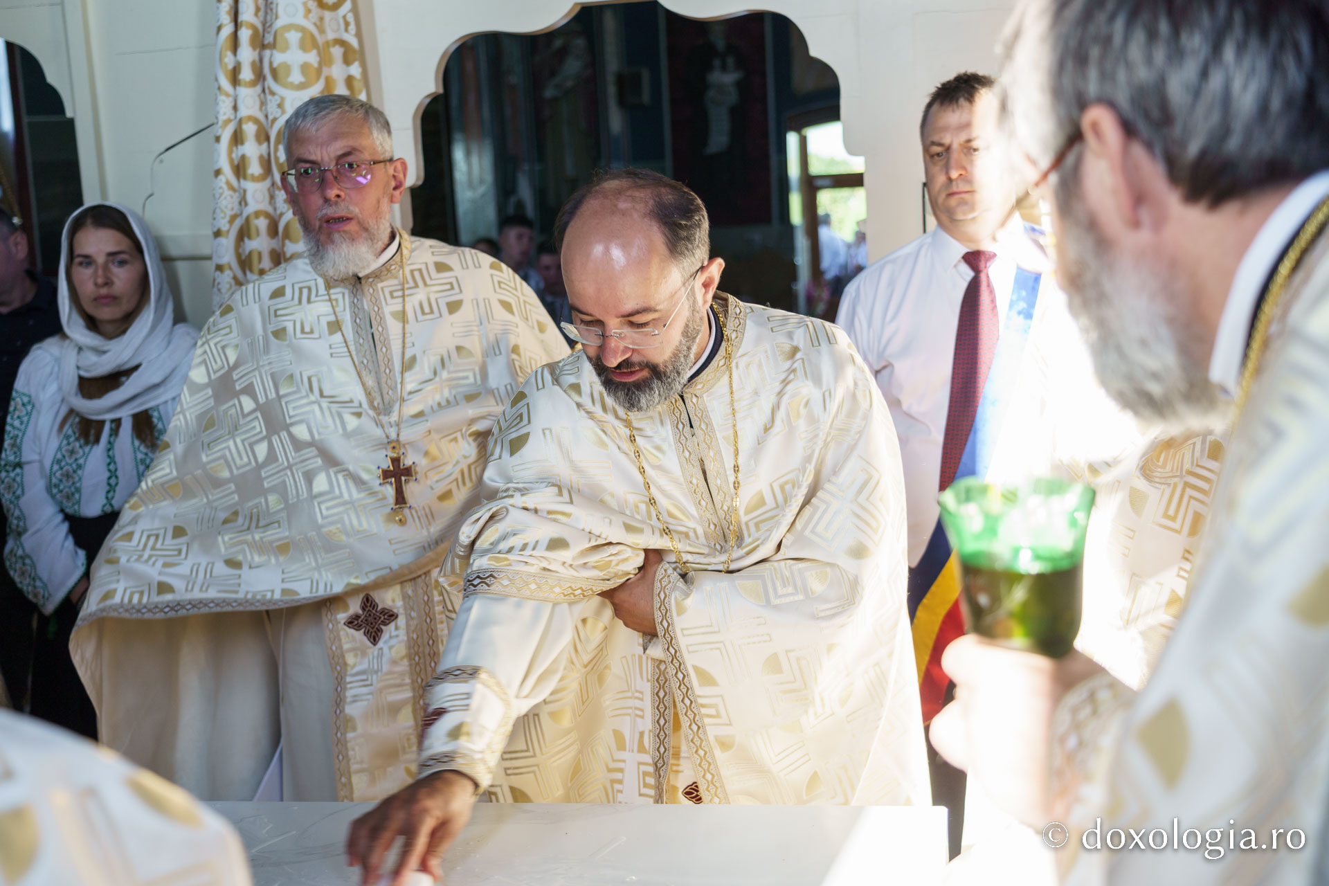 IPS Teofan a resfințit biserica Parohiei Rădeni, închinată Sfântului Mare Mucenic Serghie