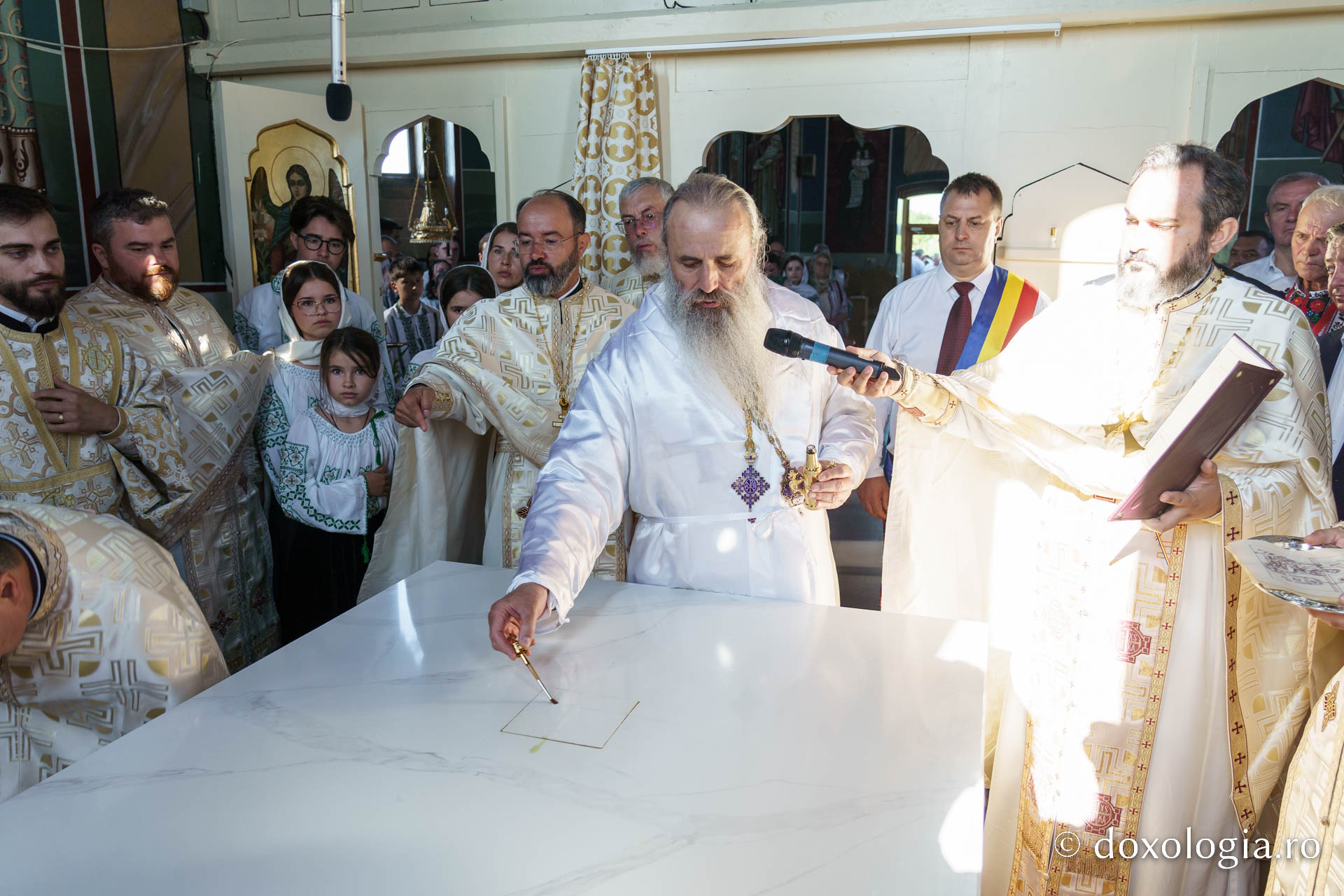 IPS Teofan a resfințit biserica Parohiei Rădeni, închinată Sfântului Mare Mucenic Serghie