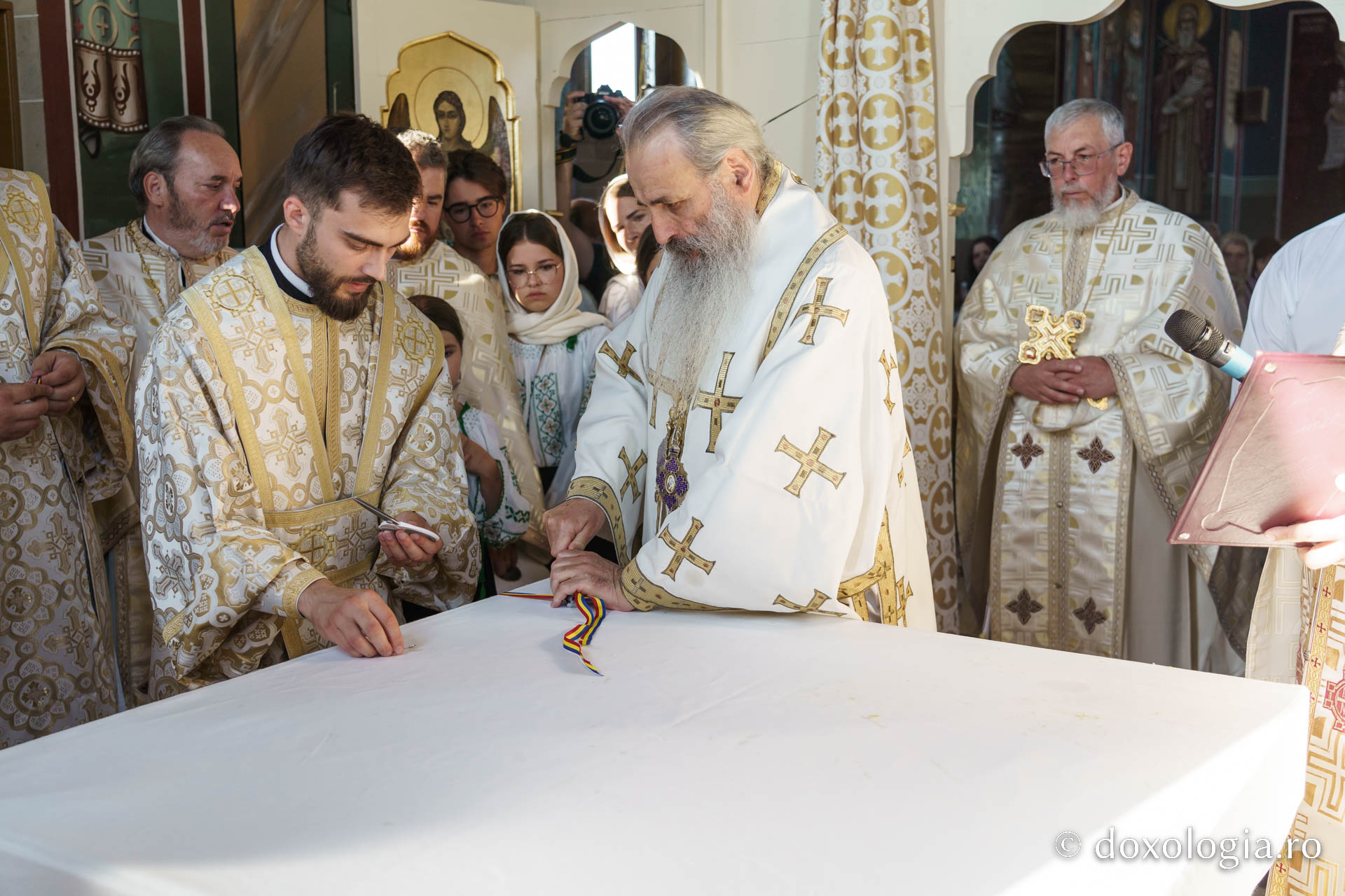 IPS Teofan a resfințit biserica Parohiei Rădeni, închinată Sfântului Mare Mucenic Serghie