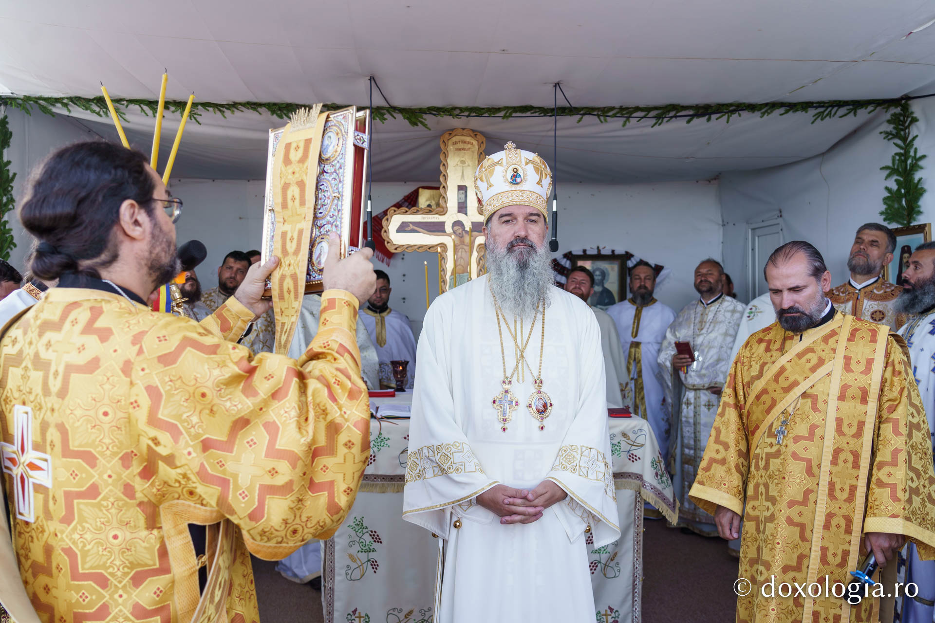 (Video) Schimbarea la Față pe Muntele Ceahlău: pelerini din întreaga țară la Sfânta Liturghie