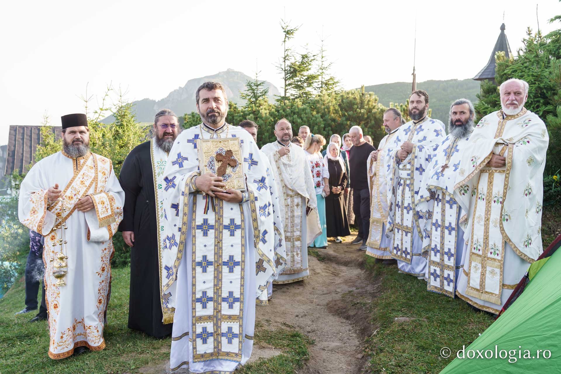 Mănăstirea Ceahlău și-a sărbătorit hramul în prezența a numeroși pelerini