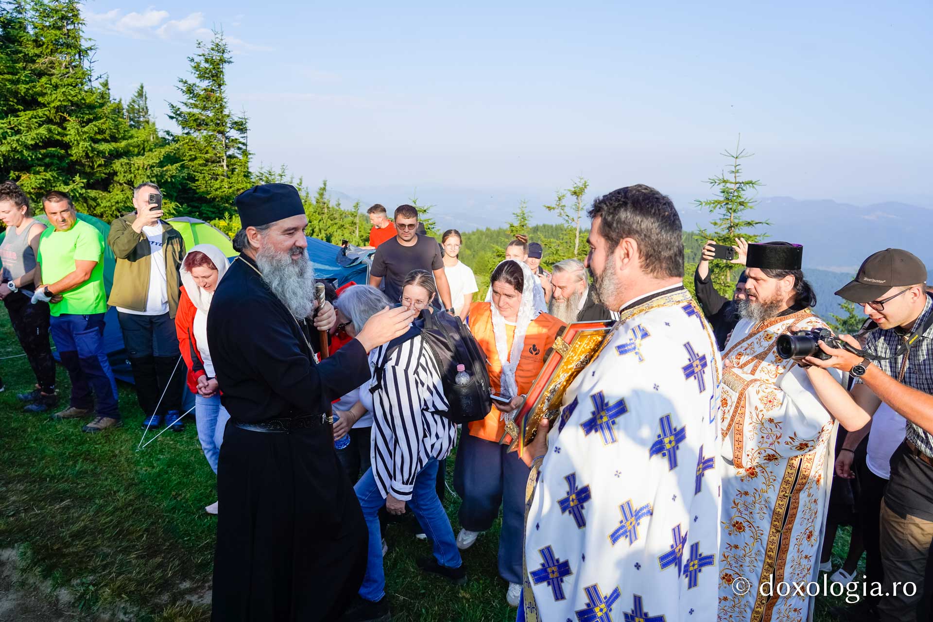 Mănăstirea Ceahlău și-a sărbătorit hramul în prezența a numeroși pelerini