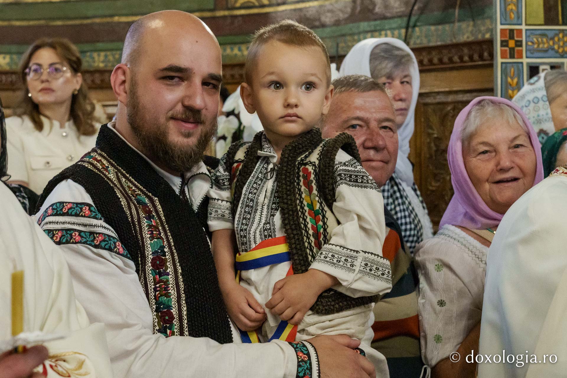 Biserica „Sfântul Ioan Botezătorul” din Piatra Neamț a fost îmbrăcată în veșmânt de har. Trei ierarhi au participat la resfințirea sfântului lăcaș